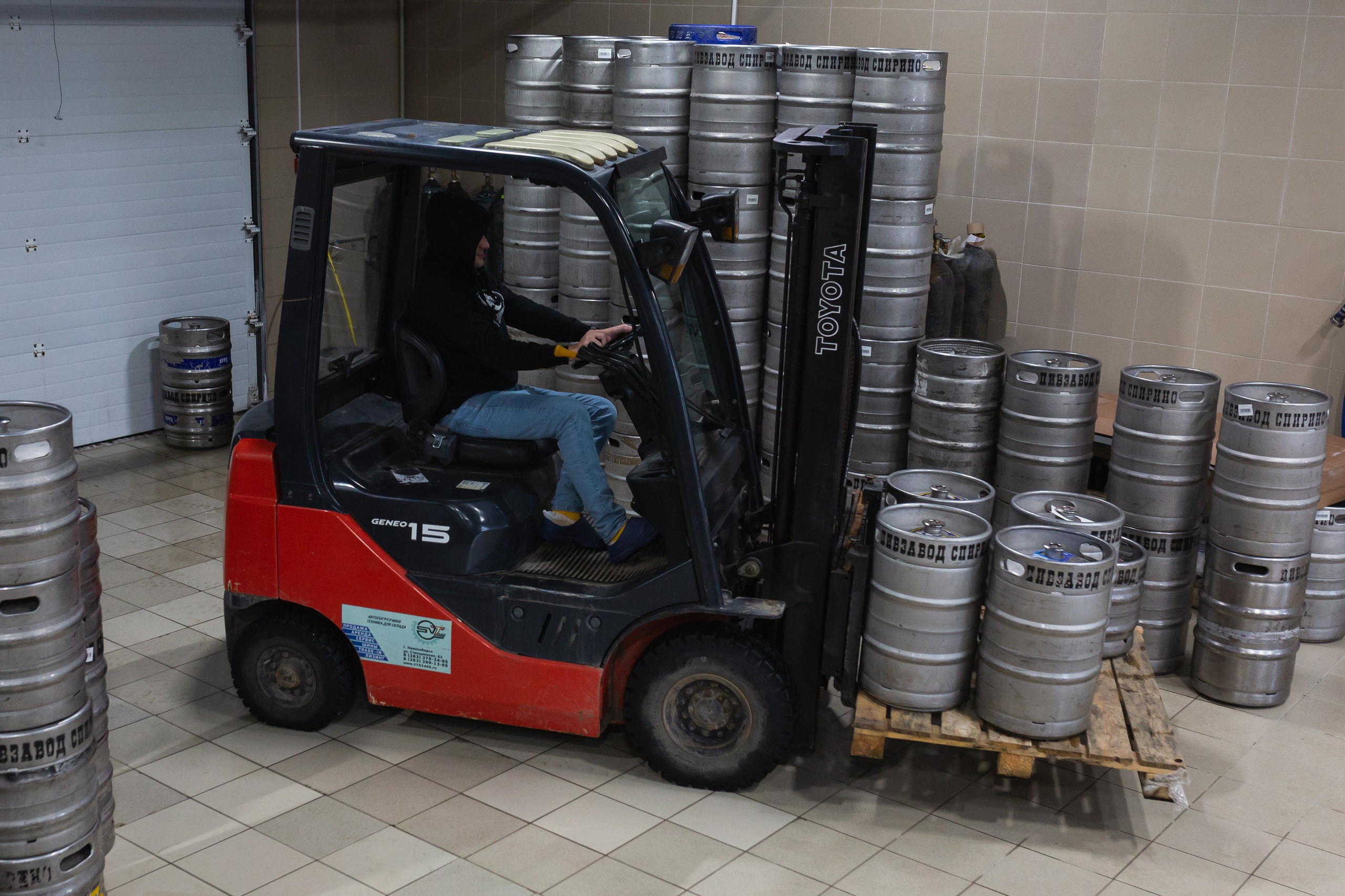 Фотографии с производства. Roman — Репортажный фотограф в Новосибирске