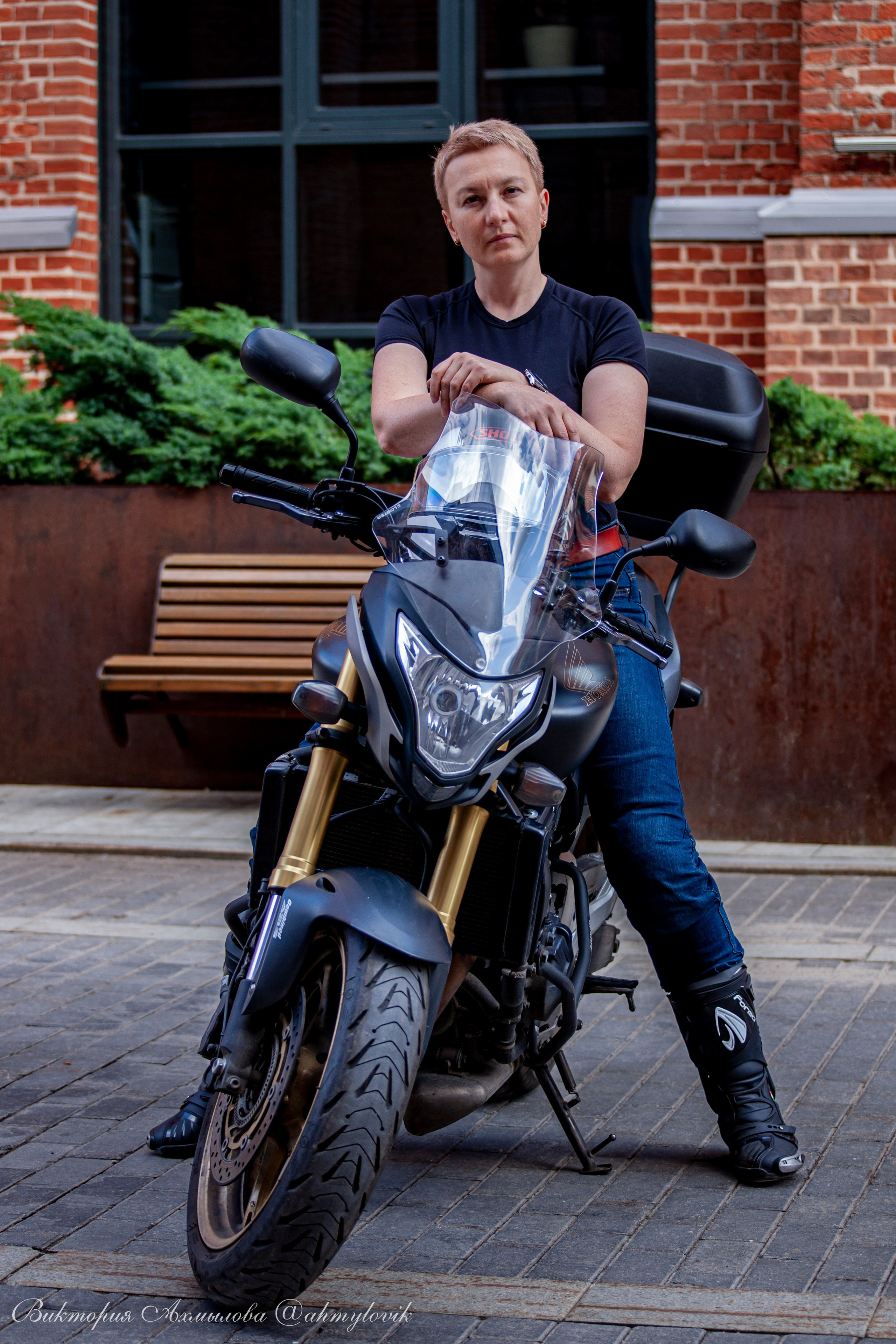 Катя и Хорнет (Honda CB 1000 Hornet). Виктория Ахмылова. Фотограф в Москве