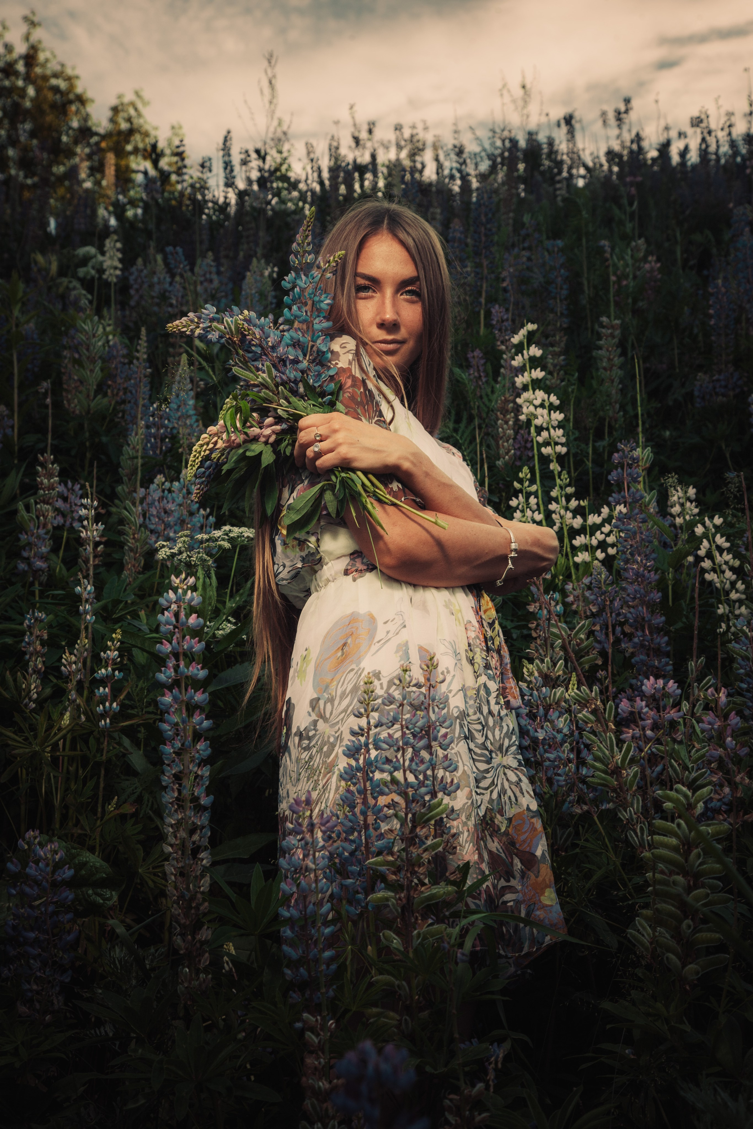 Юля — Люпины. Фотограф Михаил Коган — Москва 89267284460