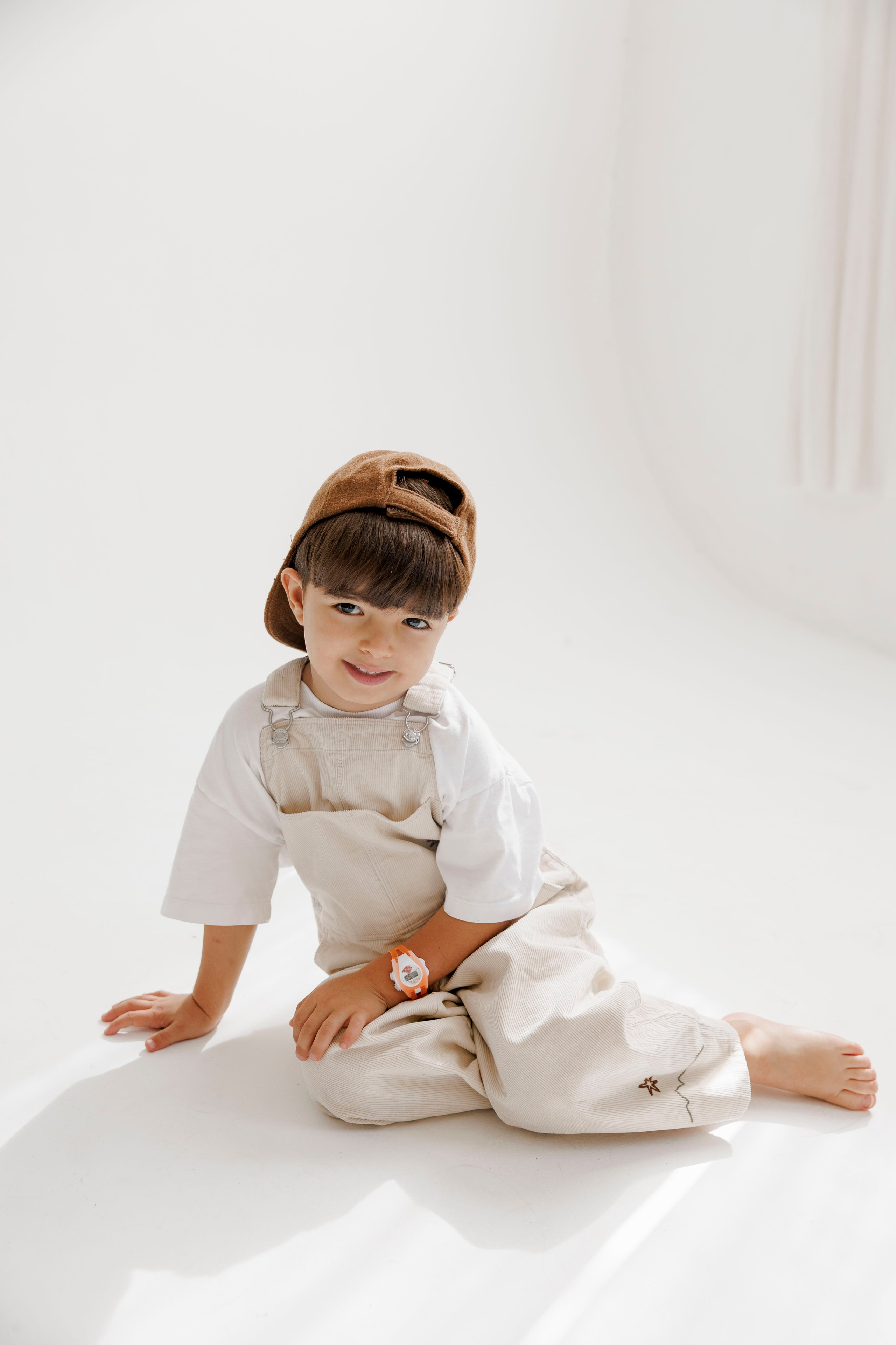 Family photoshoot inside the studio. Wedding and family photographer