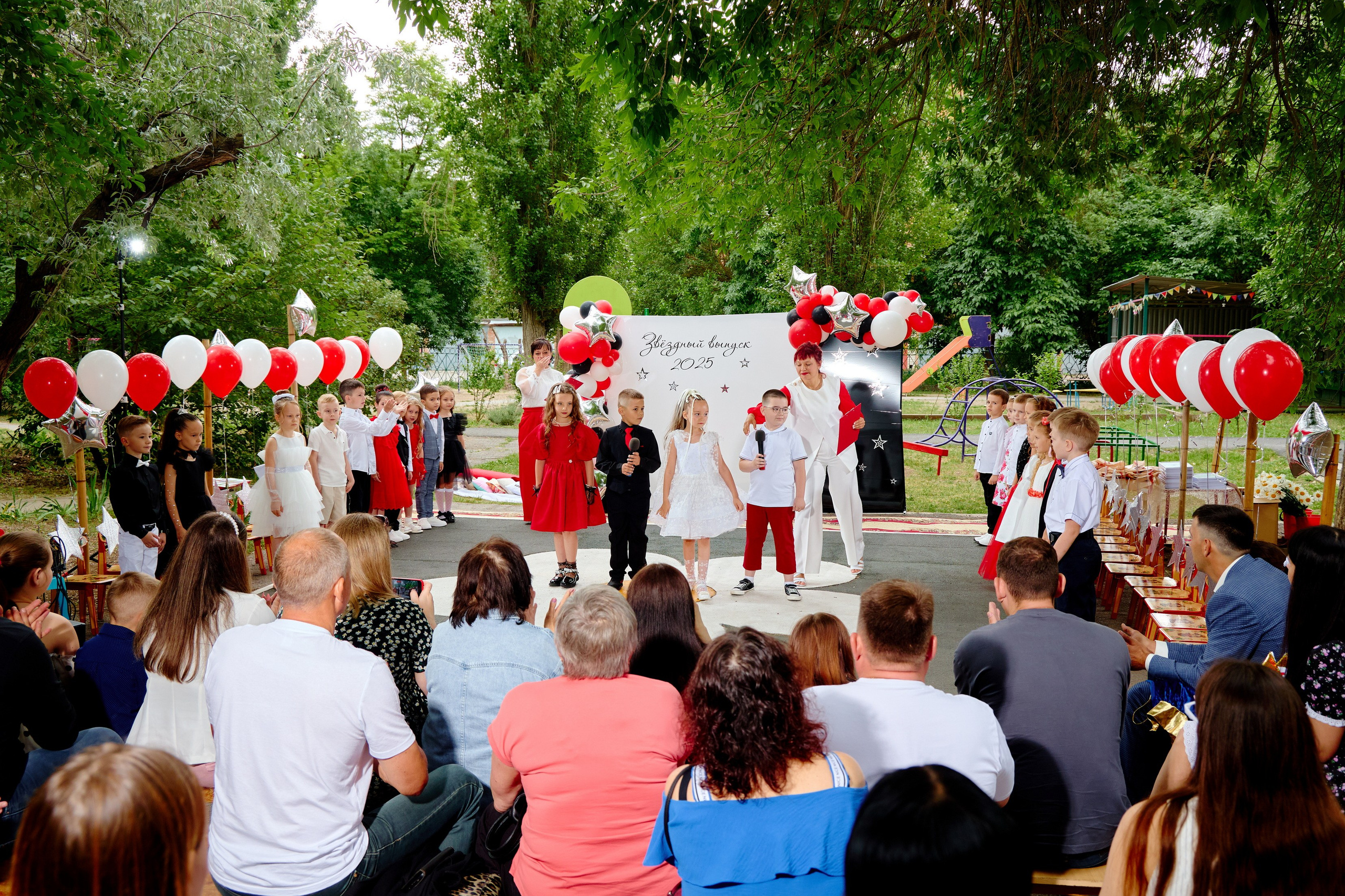 Выпускной 45 сад. Фотограф Выпускные альбомы Таганрог Сергей Коробченко