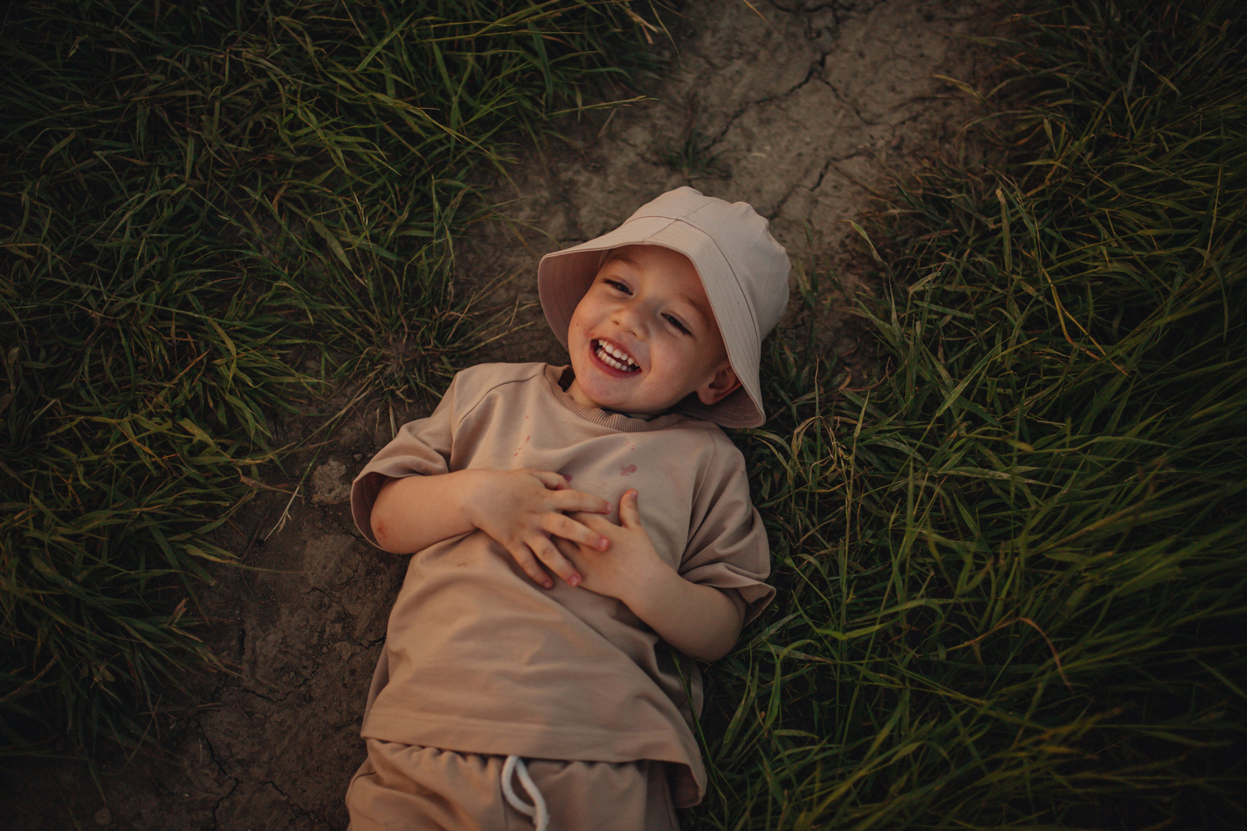 В поле на закате. Фотограф Винокурова Кристина в Санкт-Петербурге