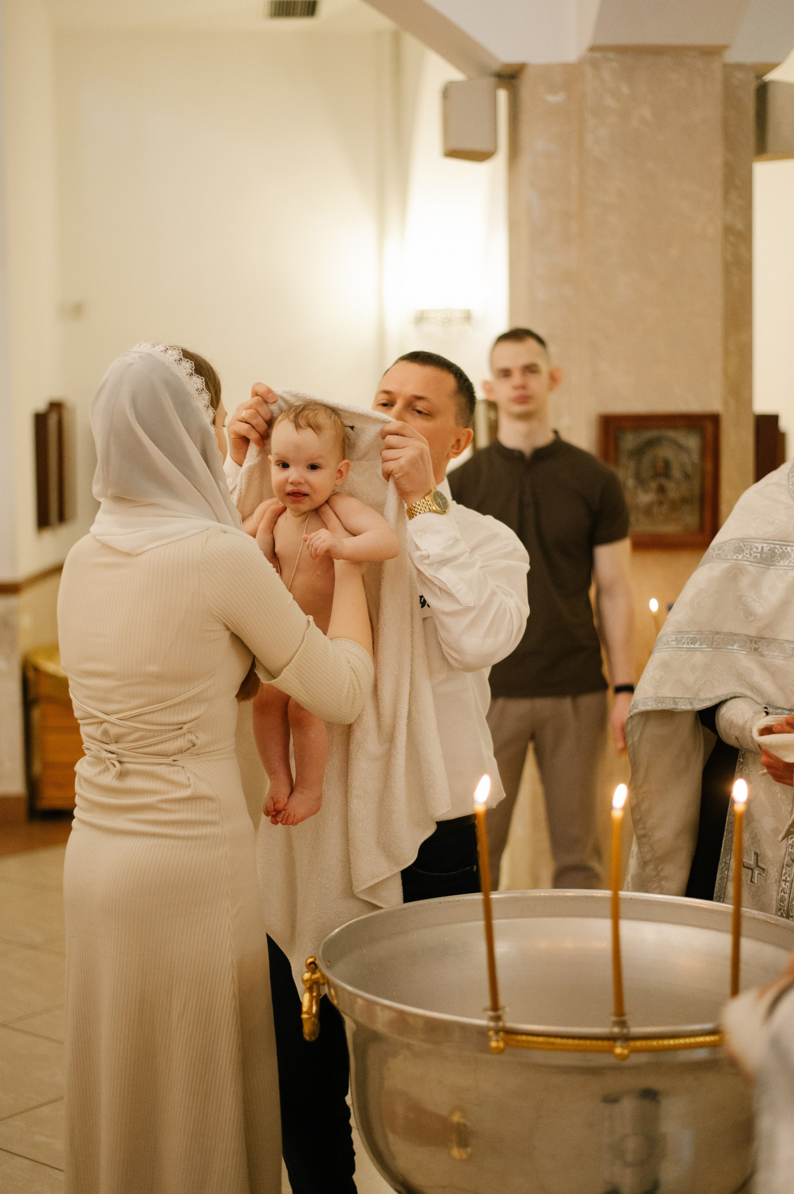 Фотограф на крещение. Фотосессия таинства крещения. Храм блаженной Матроны Московской в Дмитровском. Семейный и свадебный фотограф в Москве Татьяна Николаева