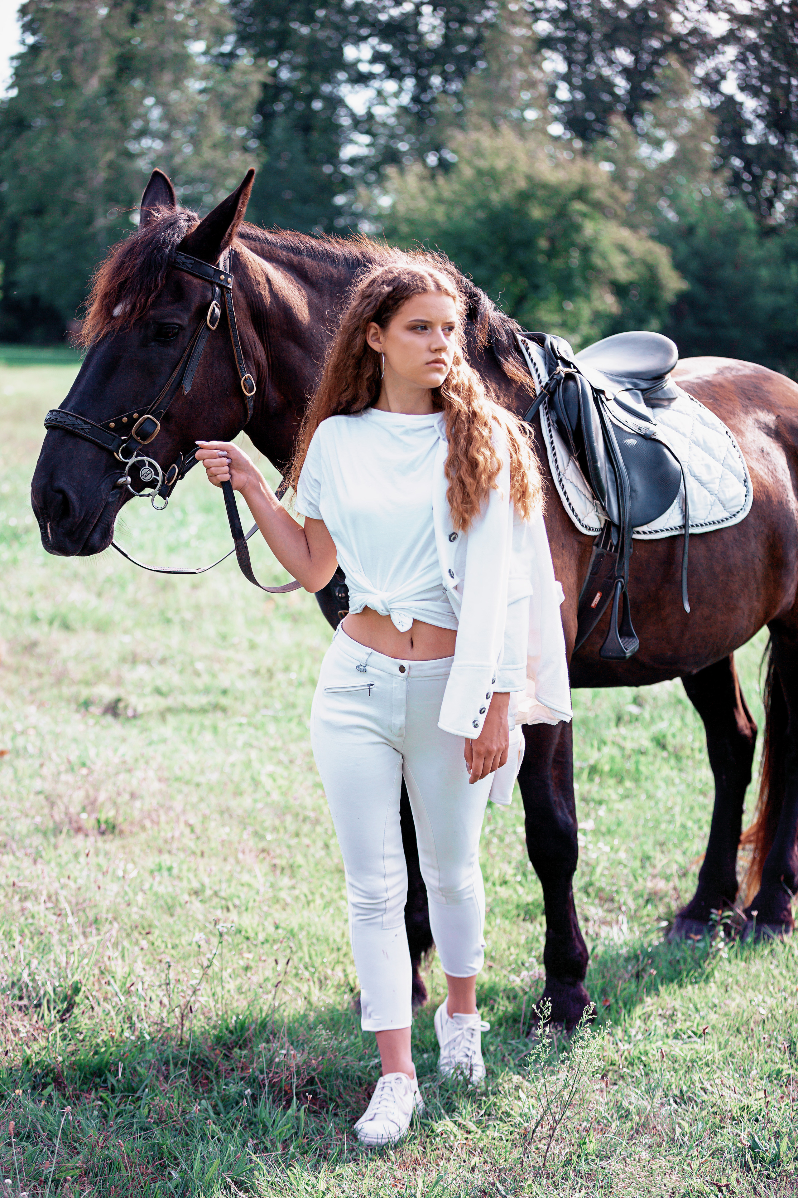 Фотосессия с девушкой в конном клубе Фриз, Малаховцы. Свадебный фотограф в Барановичах Вячеслав Шах-Гусейнов, фотошкола