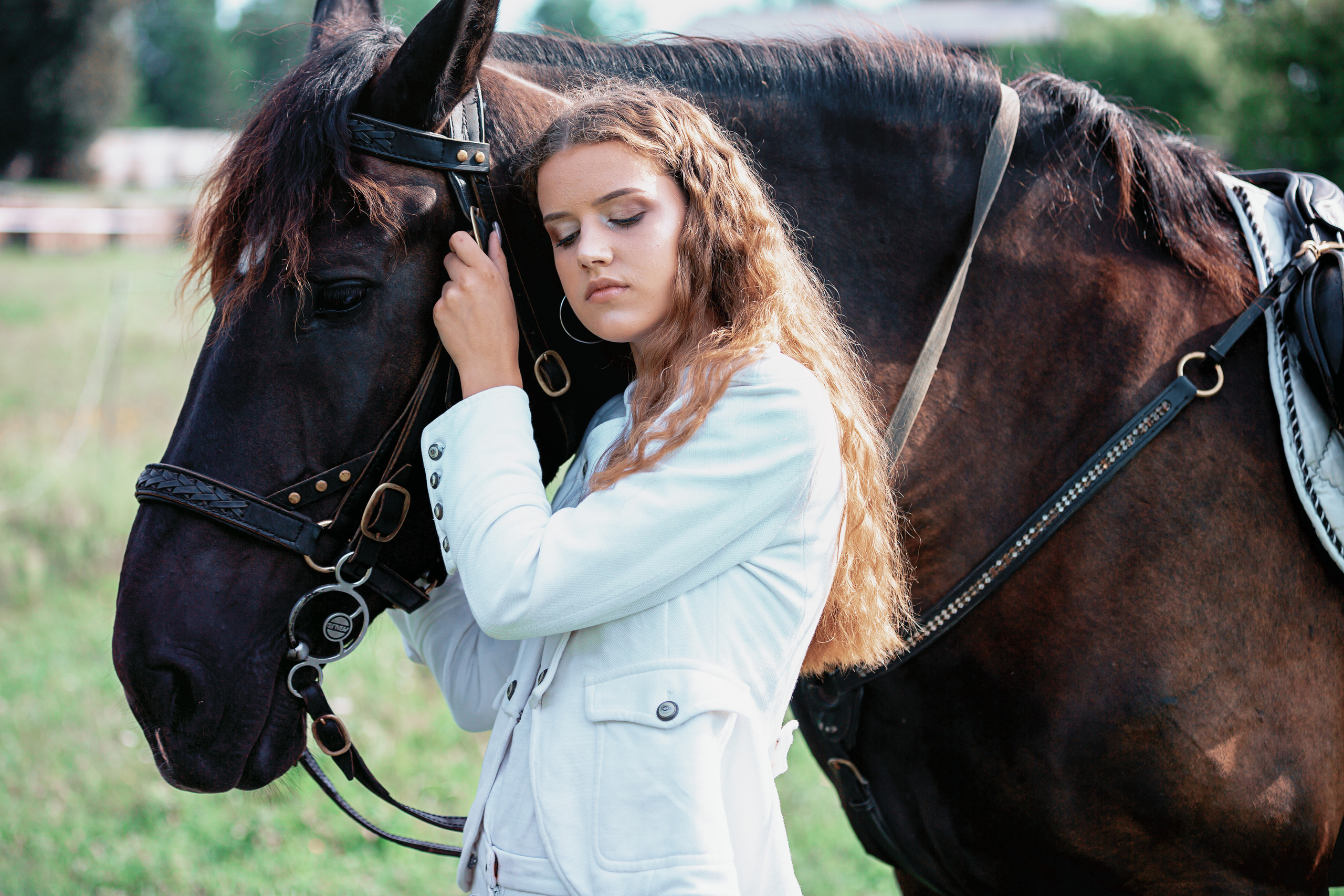 Фотосессия с девушкой в конном клубе Фриз, Малаховцы. Свадебный фотограф в Барановичах Вячеслав Шах-Гусейнов, фотошкола