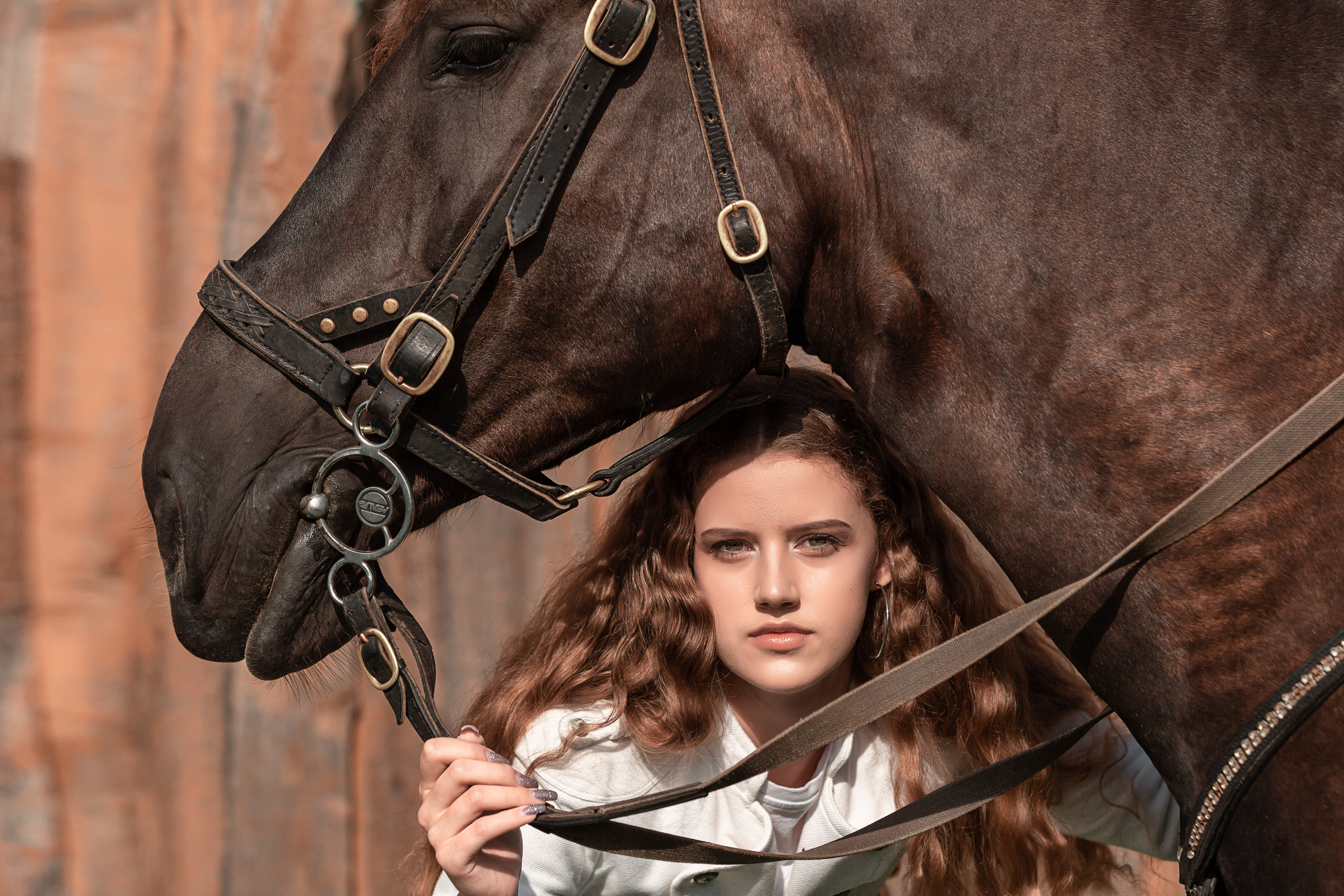 Фотосессия с девушкой в конном клубе Фриз, Малаховцы. Свадебный фотограф в Барановичах Вячеслав Шах-Гусейнов, фотошкола