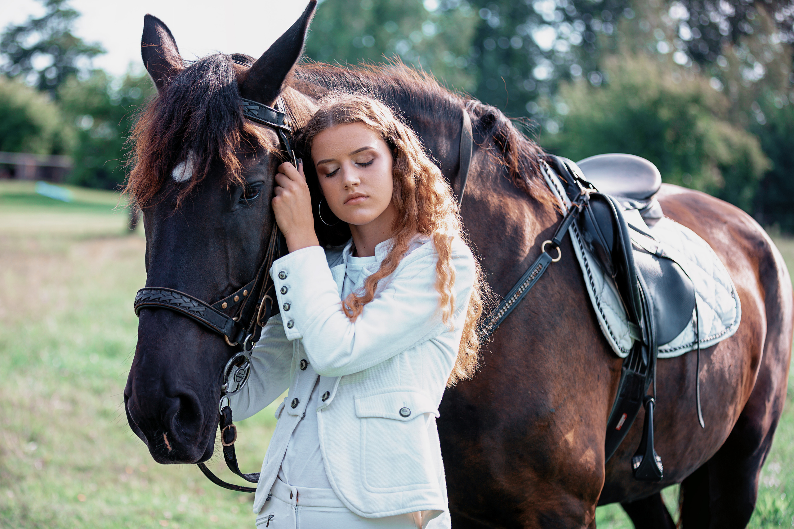 Фотосессия с девушкой в конном клубе Фриз, Малаховцы. Свадебный фотограф в Барановичах Вячеслав Шах-Гусейнов, фотошкола