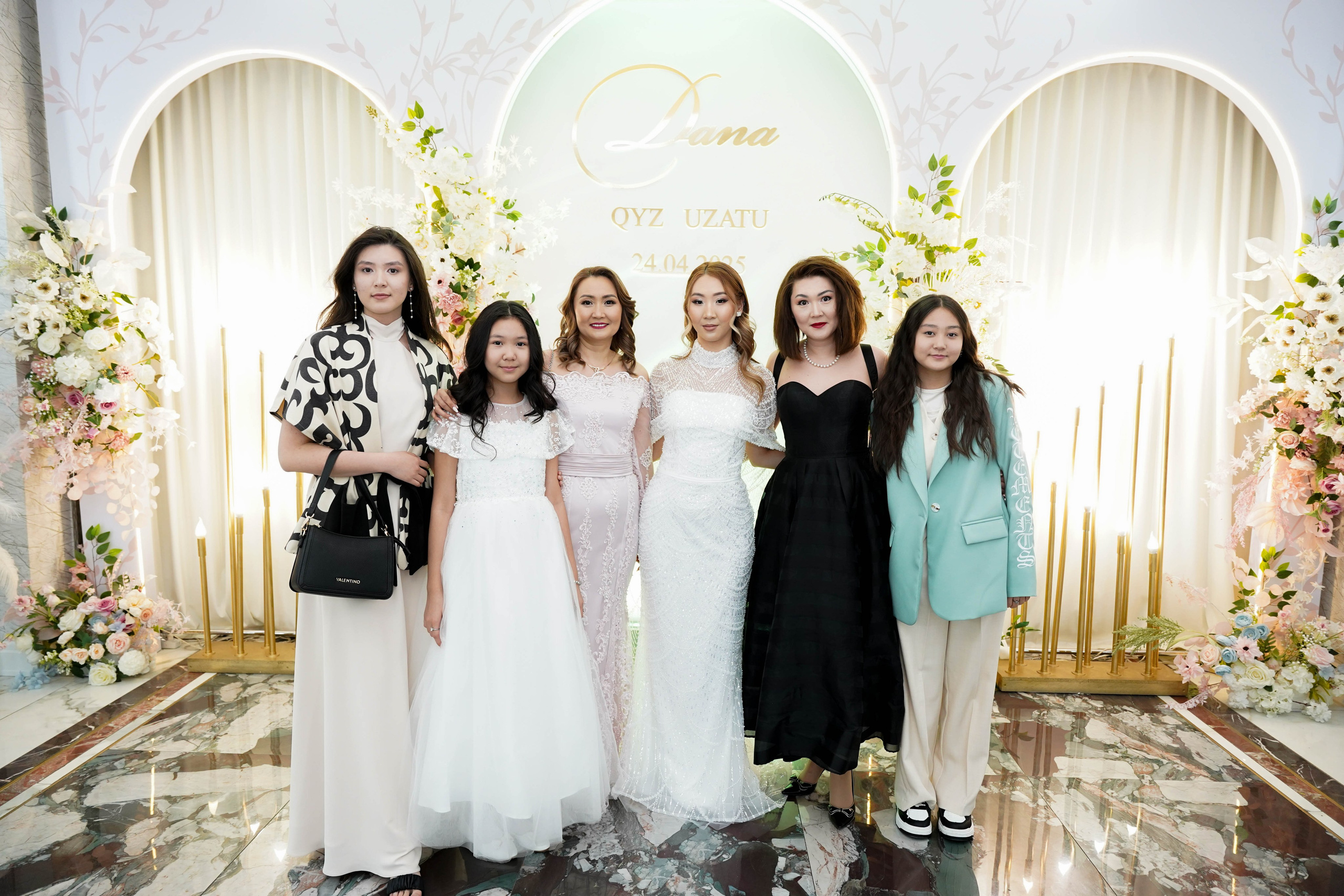 Dana uzatu. Фотограф Ернар Ержанов