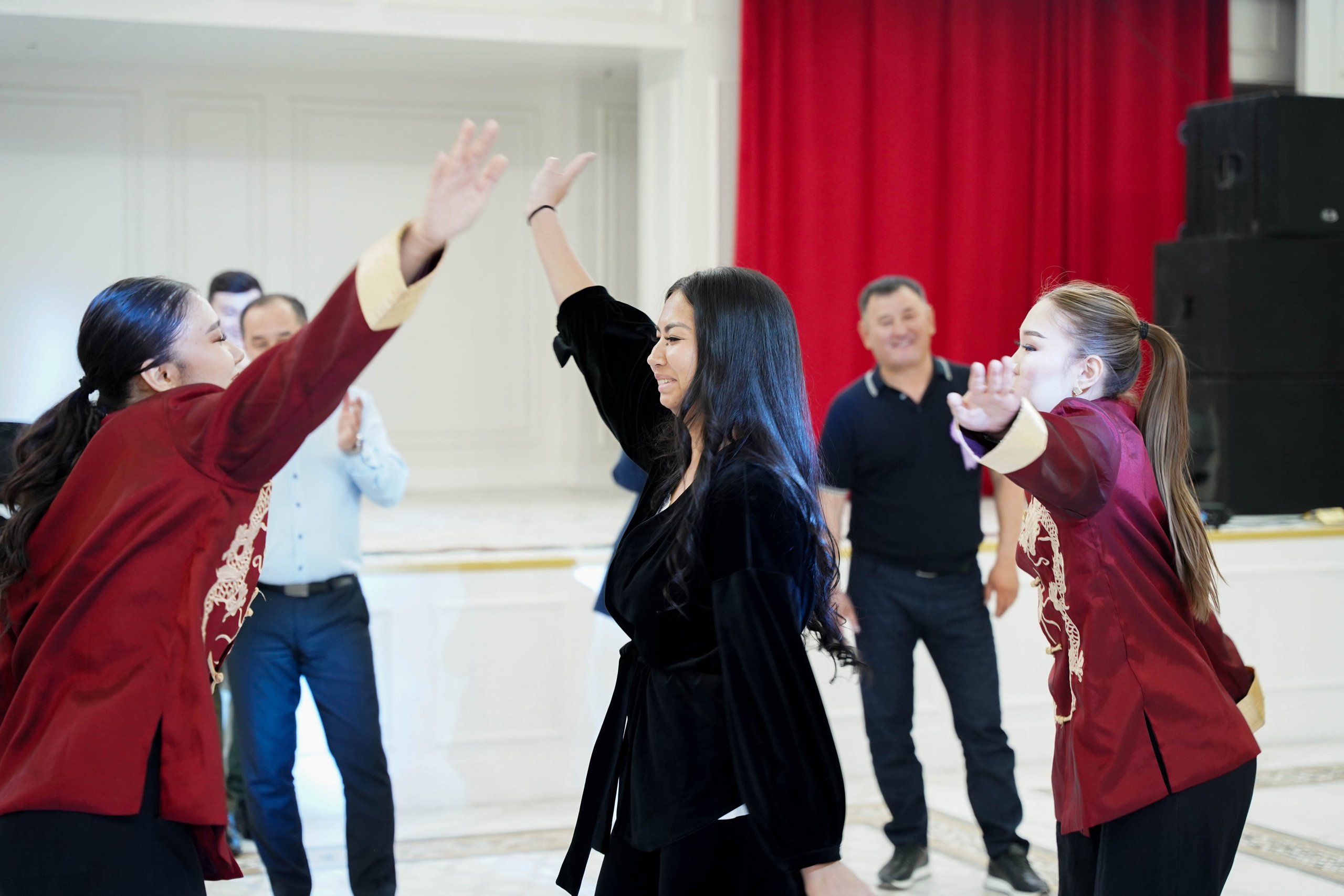 Dana uzatu. Фотограф Ернар Ержанов