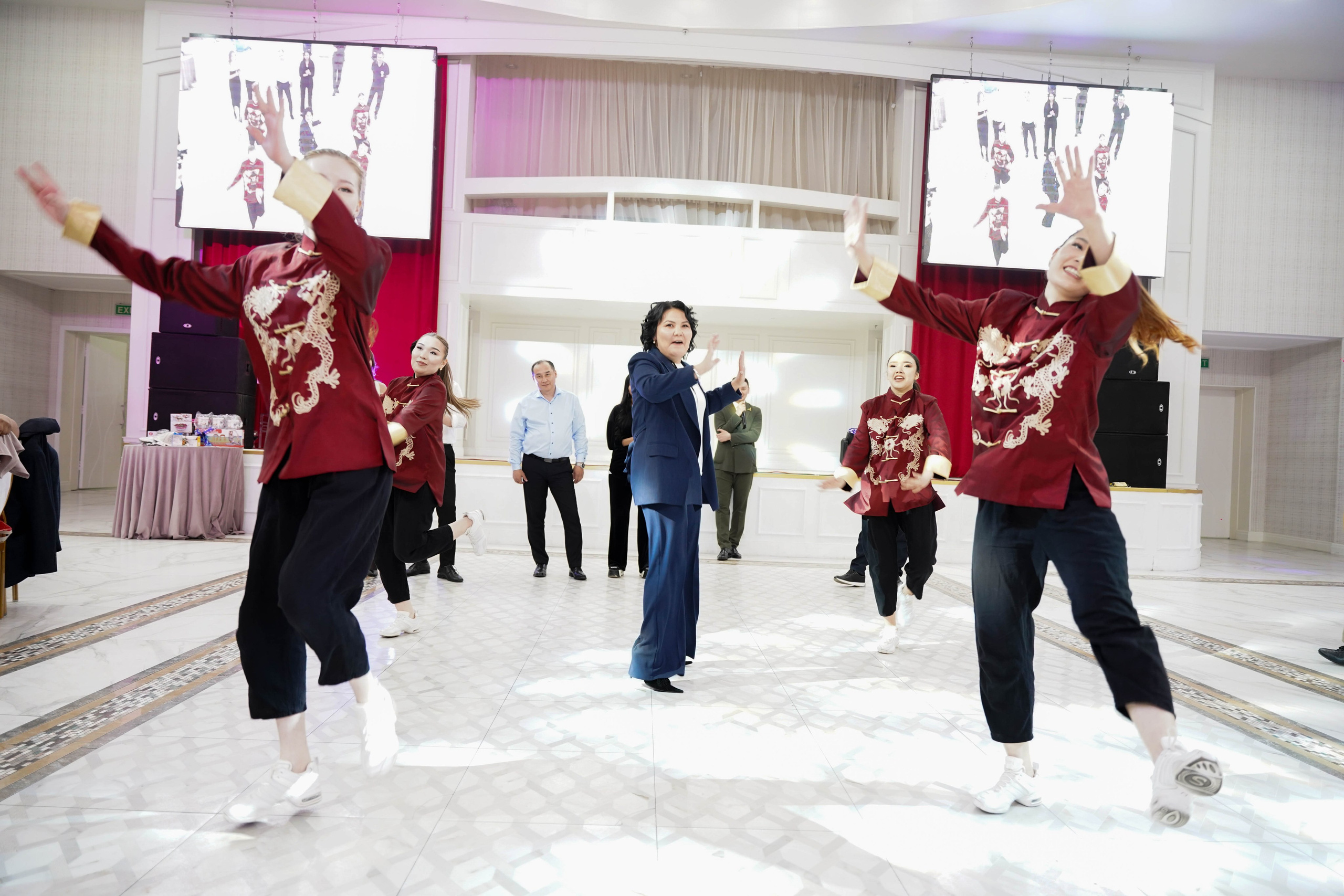 Dana uzatu. Фотограф Ернар Ержанов