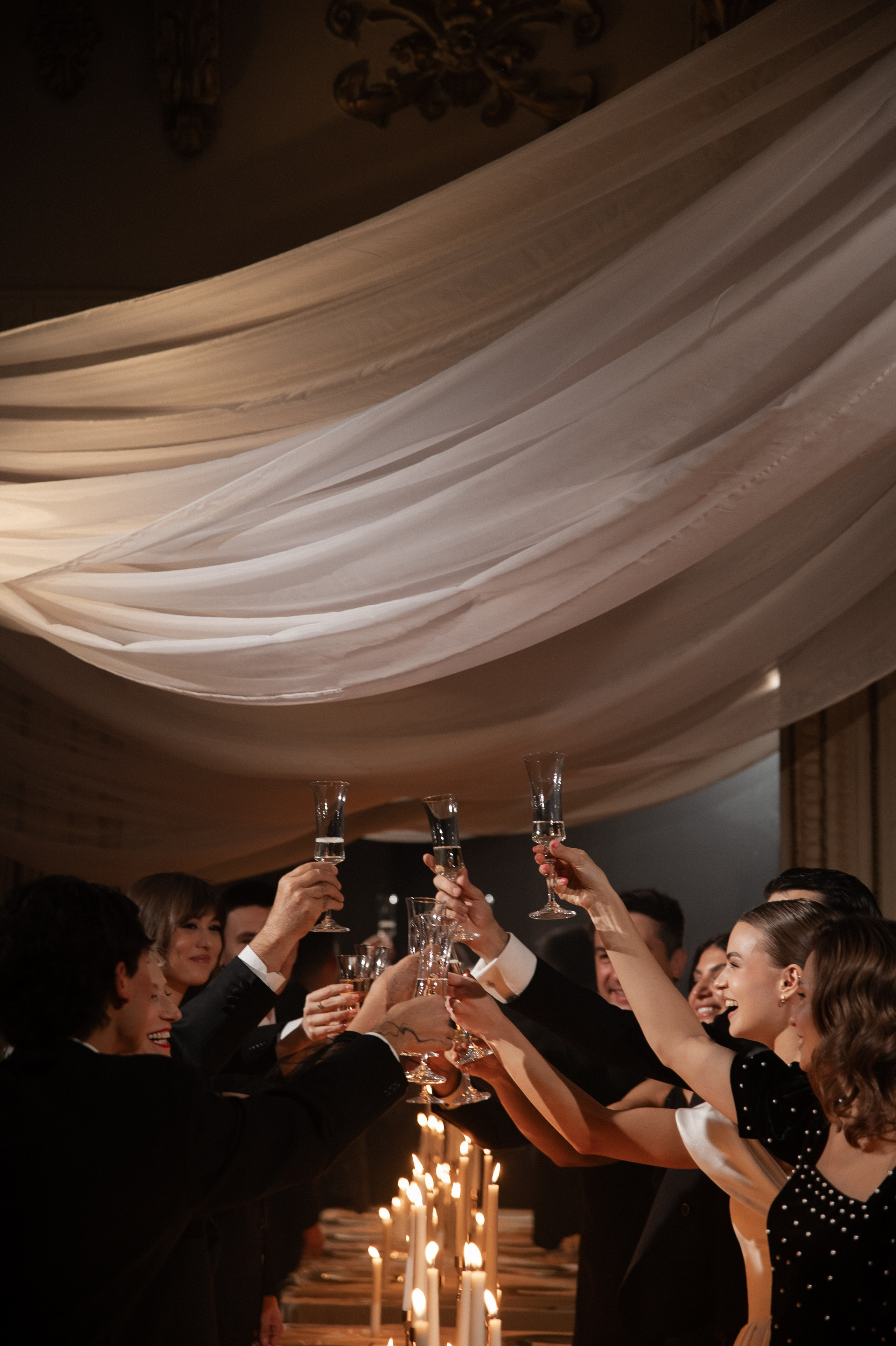 Камерный свадебный ужин при свечах в старинном особняке в фотостудии 21. Kult. Ярослава Ерина — свадебный фотограф в Москве