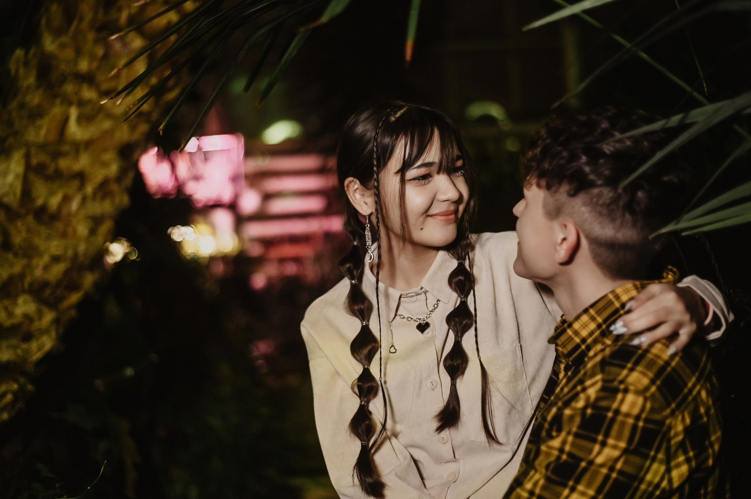 «Предложение руки и сердца» в ботаническом саду вечером. Семейный и свадебный фотограф в г. Уфа Динара