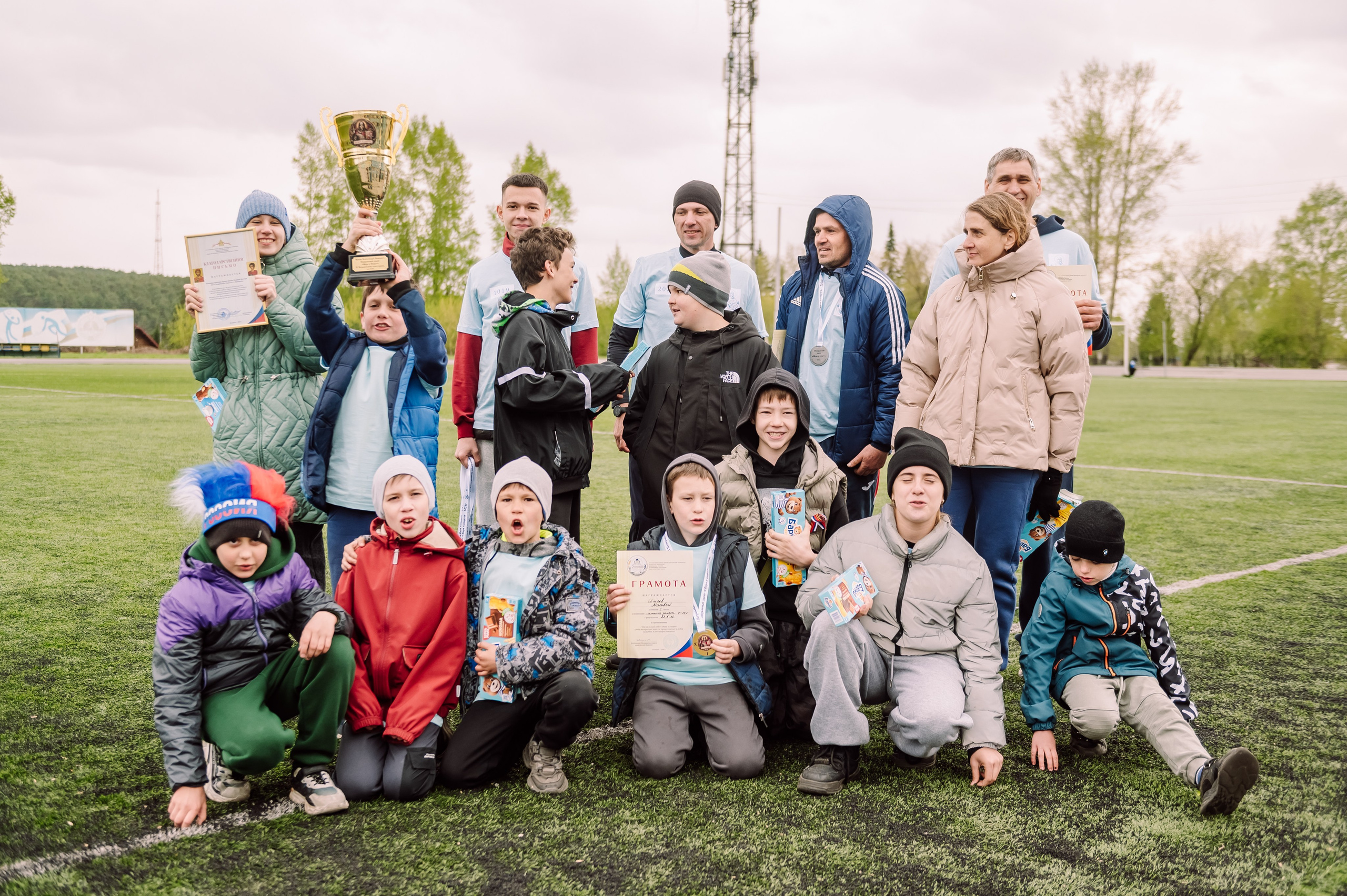 Пасхальный забег «Вера и Спорт» на стадионе Шахтёр. Детский фотограф, семейный фотограф и репортажи в Кемерово