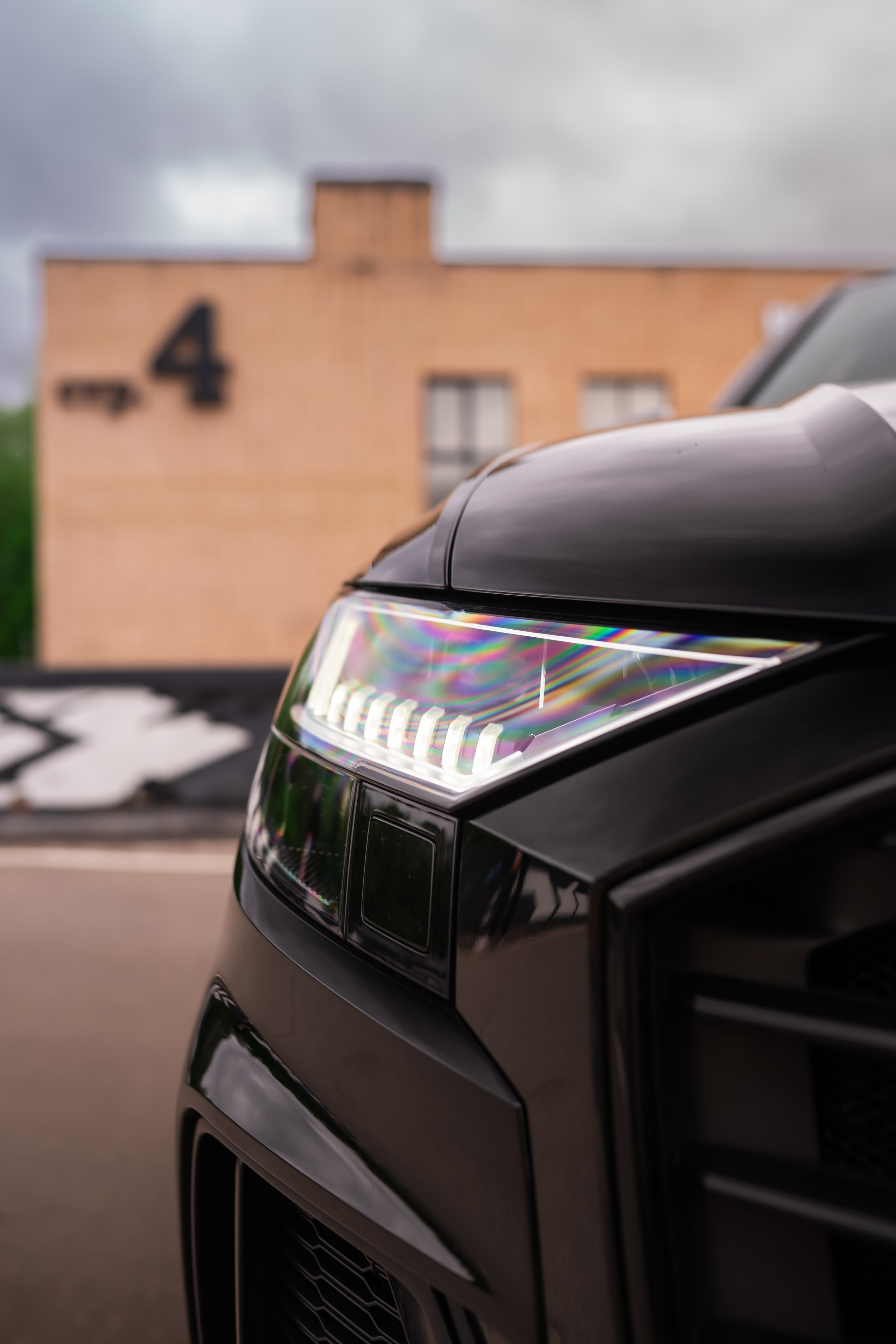 Audi Q8. Mirllaev