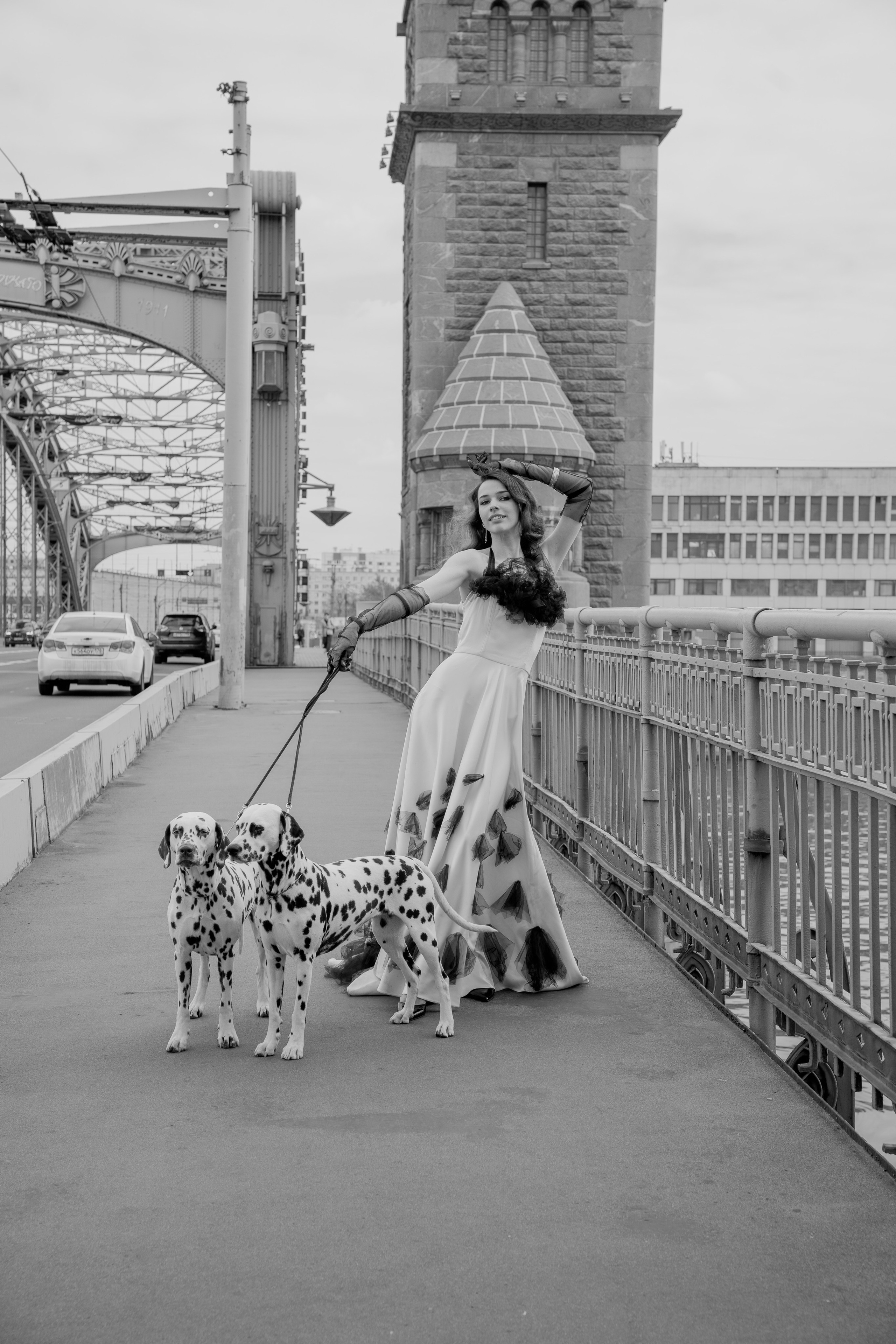 Фотосессия на мосту для девушки. Студийный и портретный фотограф в САНКТ-ПЕТЕРБУРГЕИрина Махаон