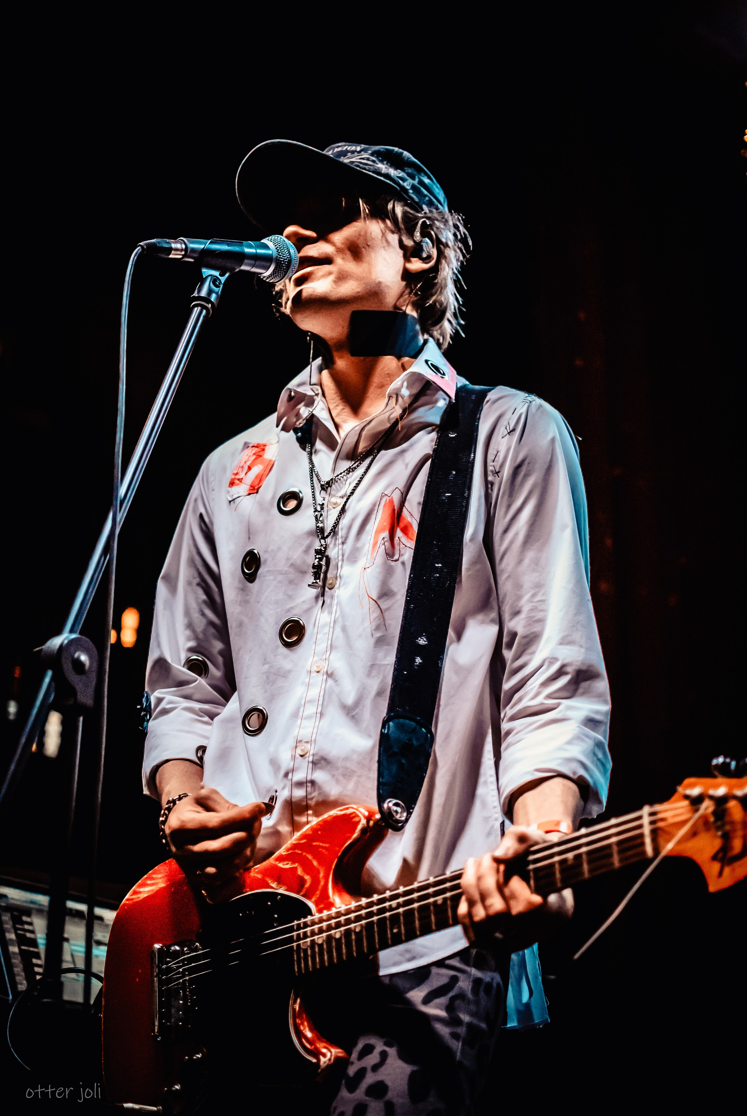 Anzhela Vopit | 16 Тонн Арбат. Концертный репортёр Валерия Сафина