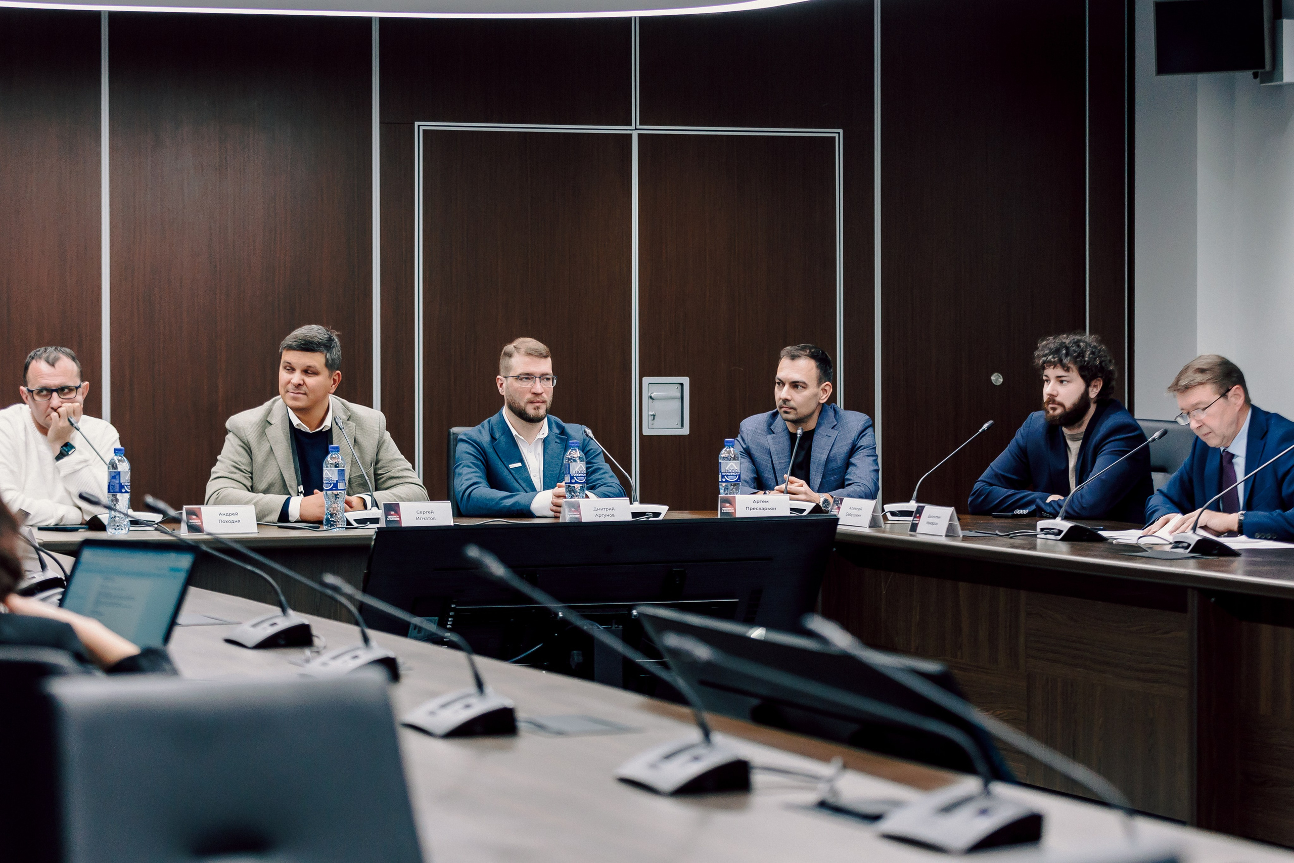 СКБ Контур — Форум будущего — Деловая программа. Лёшка Варзегов — фотограф