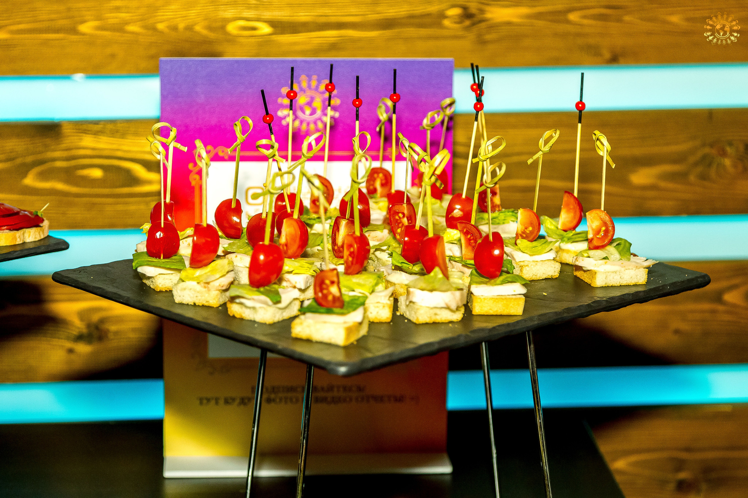 Выпускной 2023 (11-е классы) клуб «Джаггер», Москва. Репортажная съемка в Москве и области. Анималистика