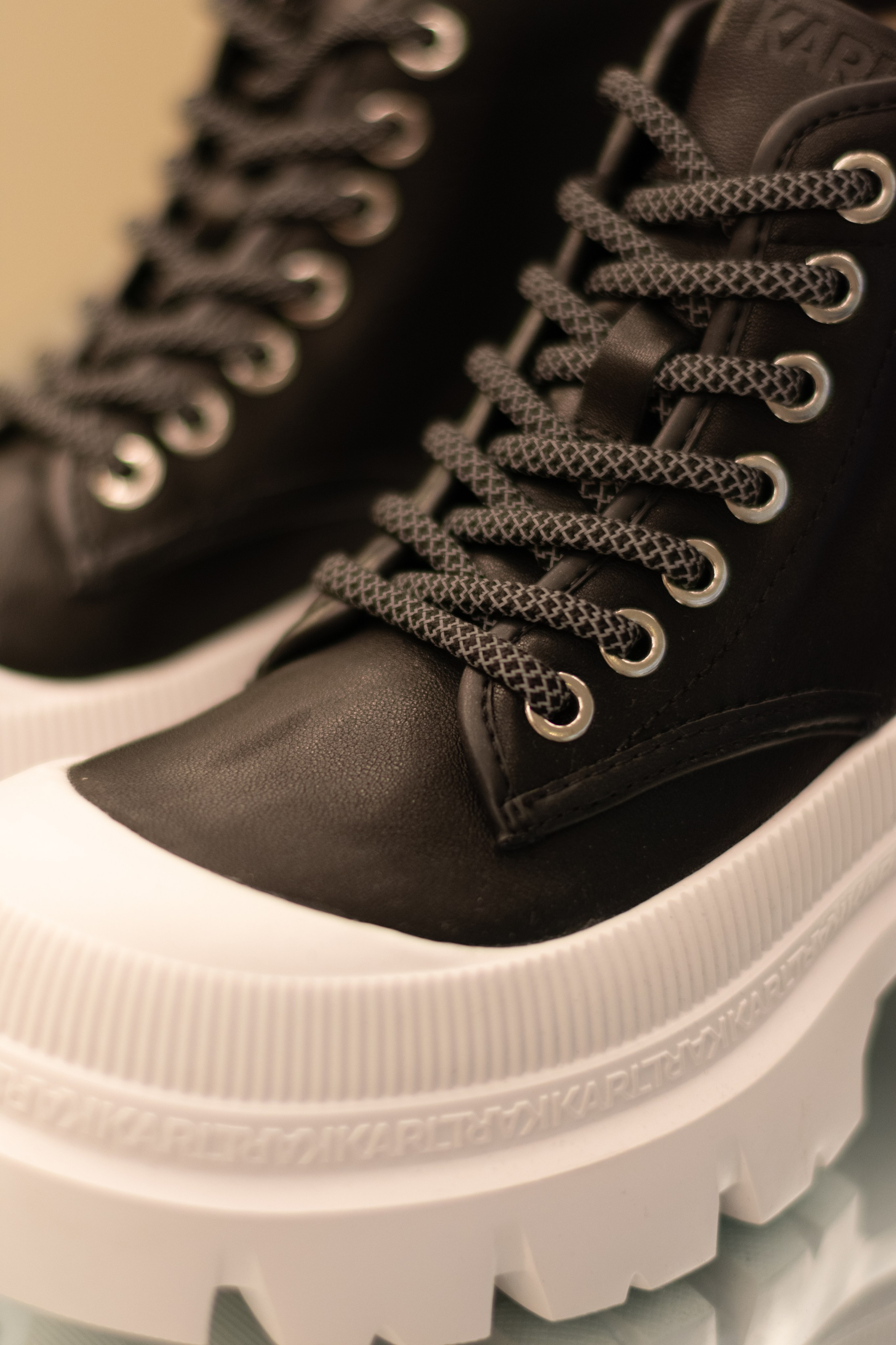 Для организаций. Предметная фотосессия для обувного магазина Capsula. Фотограф/видеограф Богдан Голованов