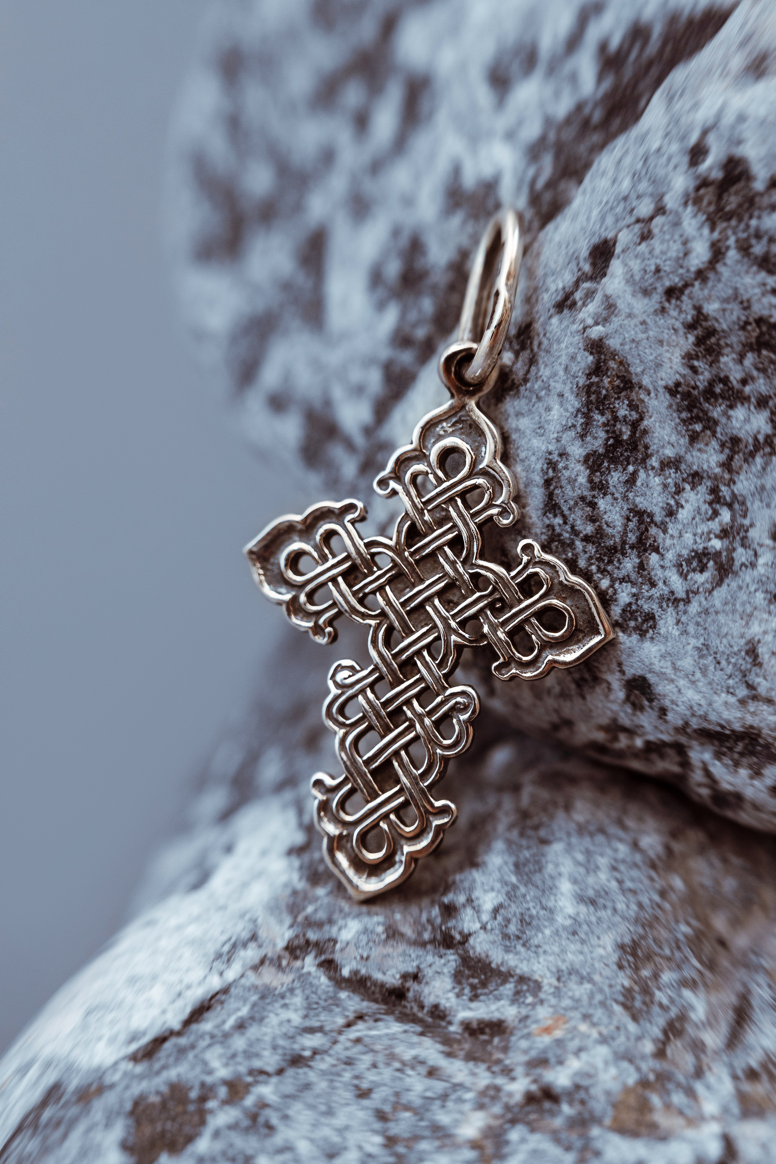 Съемка серебряных украшений в Санкт-Петербурге. Фотосессия для маркетплейсов