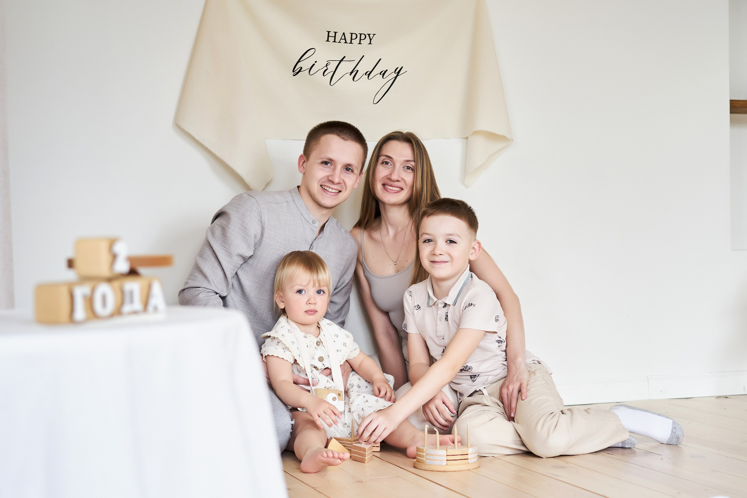 Семейная фотосессия в студии. Фотограф Екатеринбург Кокшарова Александра