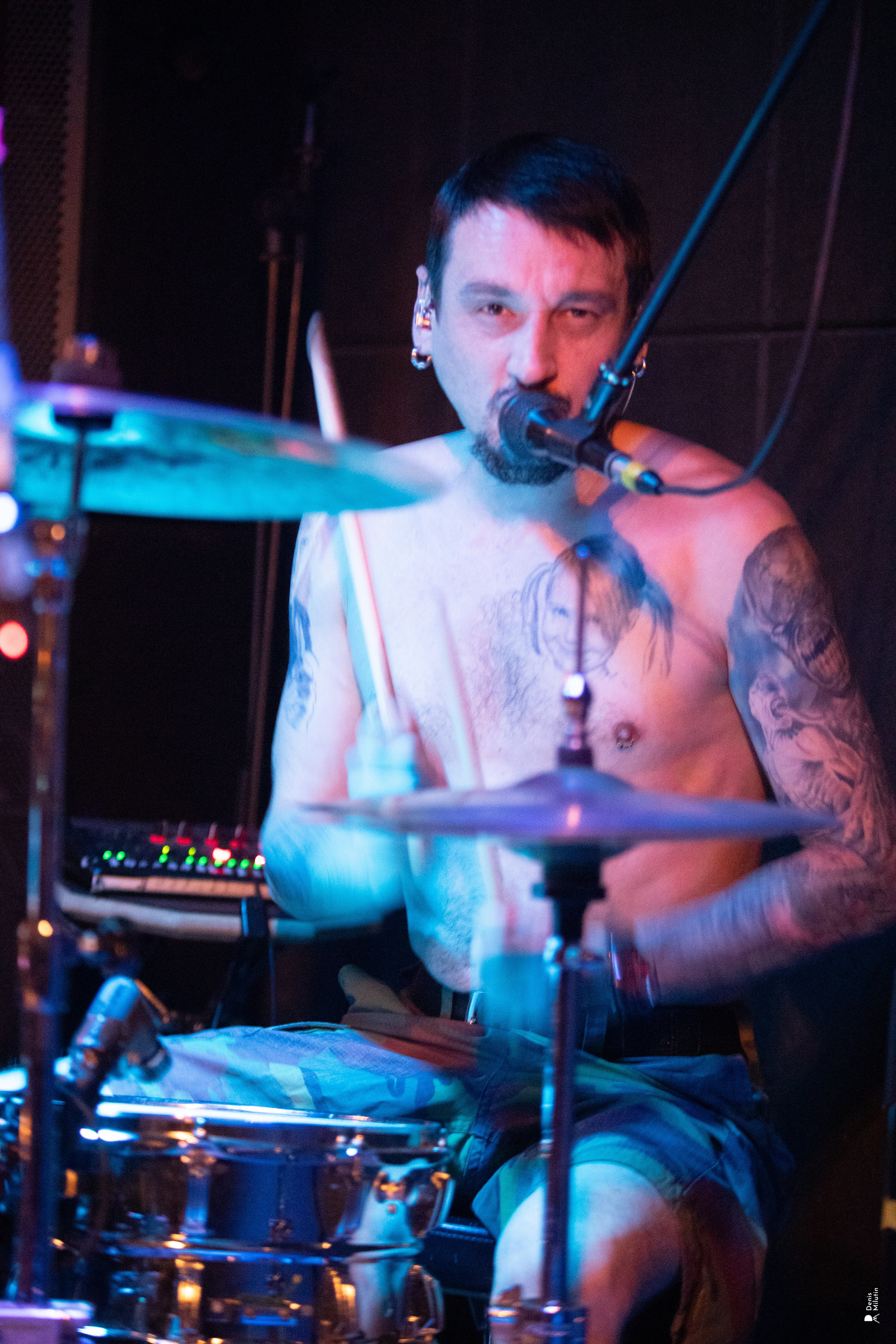 Рядом Ассенизаторы. Портретный фотограф Денис Милютин