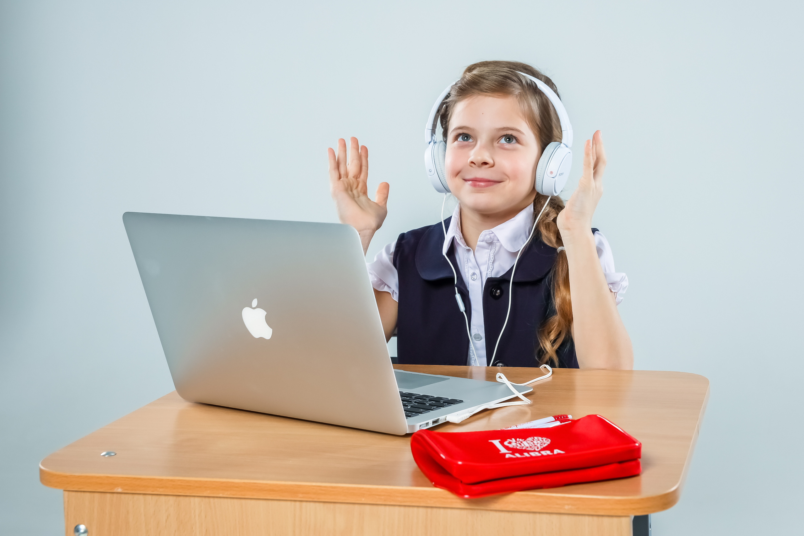 Семья Ягудиных для рекламы Alibra School. Фотограф Виктория Плотницкая