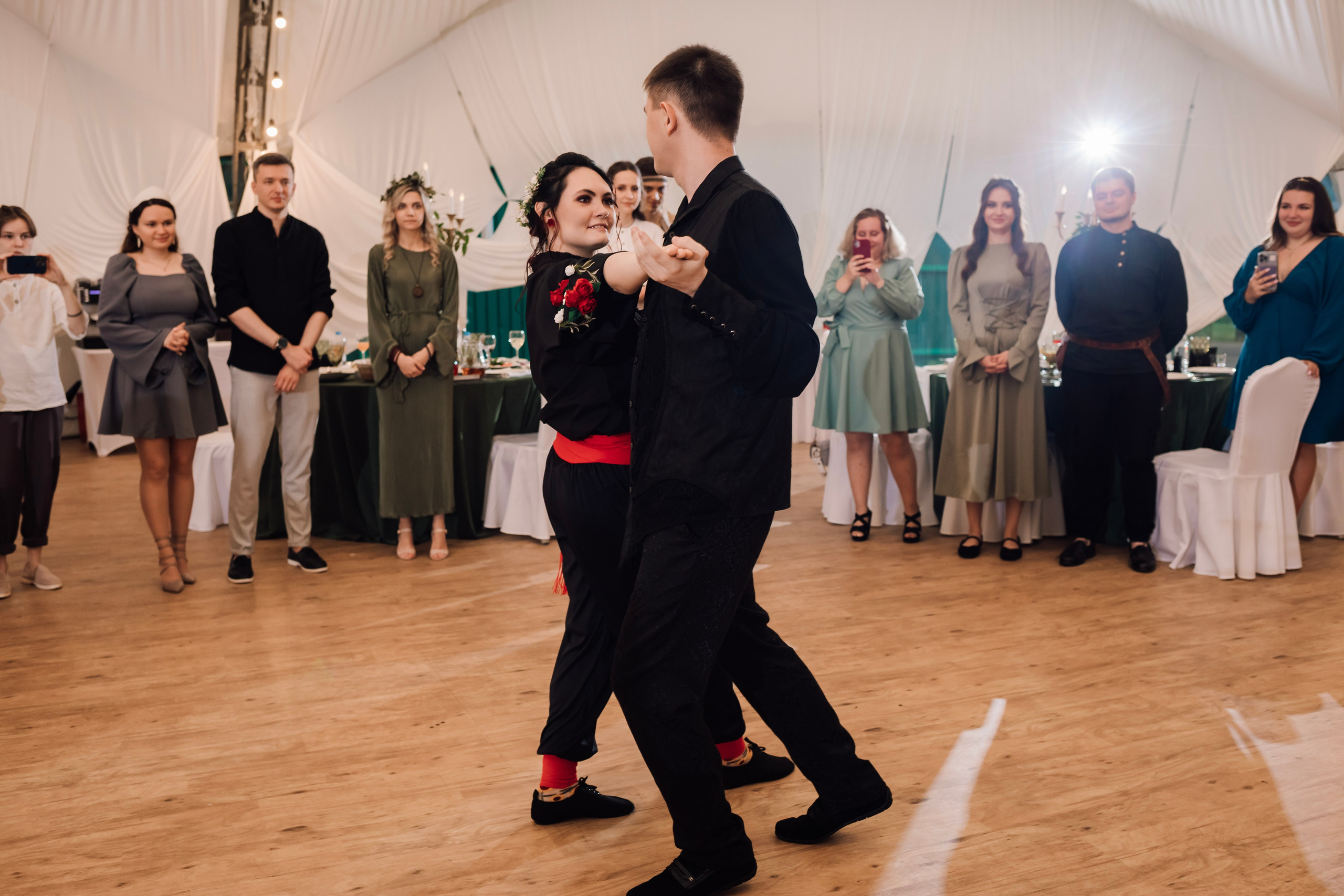 Маргарита и Артем. Свадьба в стиле средневекового пира в шатре. Свадебный и семейный фотограф в Москве Евгения Лисина