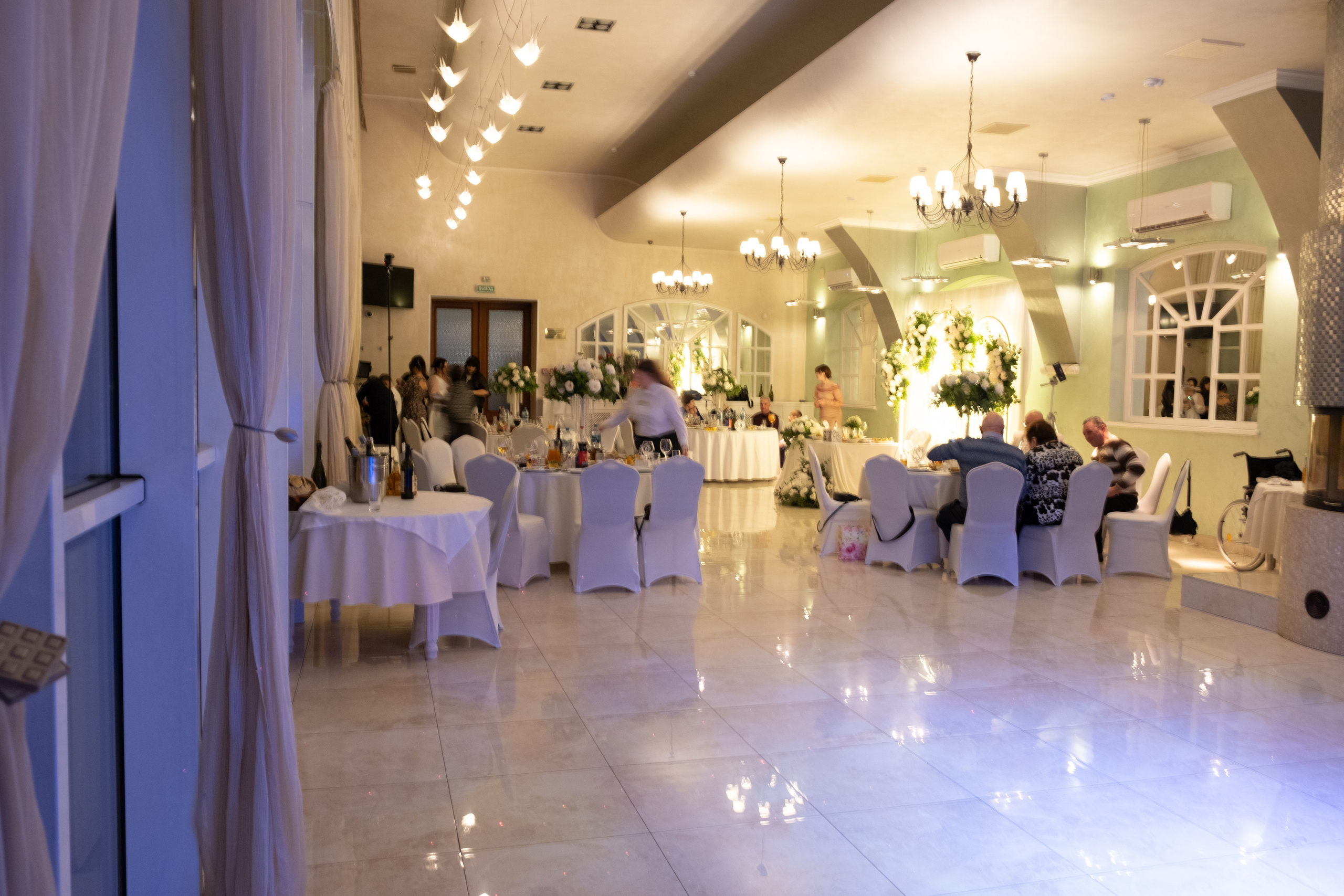 Гостиница Севастополь. Свадебная фотосессия Новый Херсонес. Профессиональная фотосъемка в Крыму. Натуральные эмоции и живые кадры. Забронируйте дату прямо сейчас!