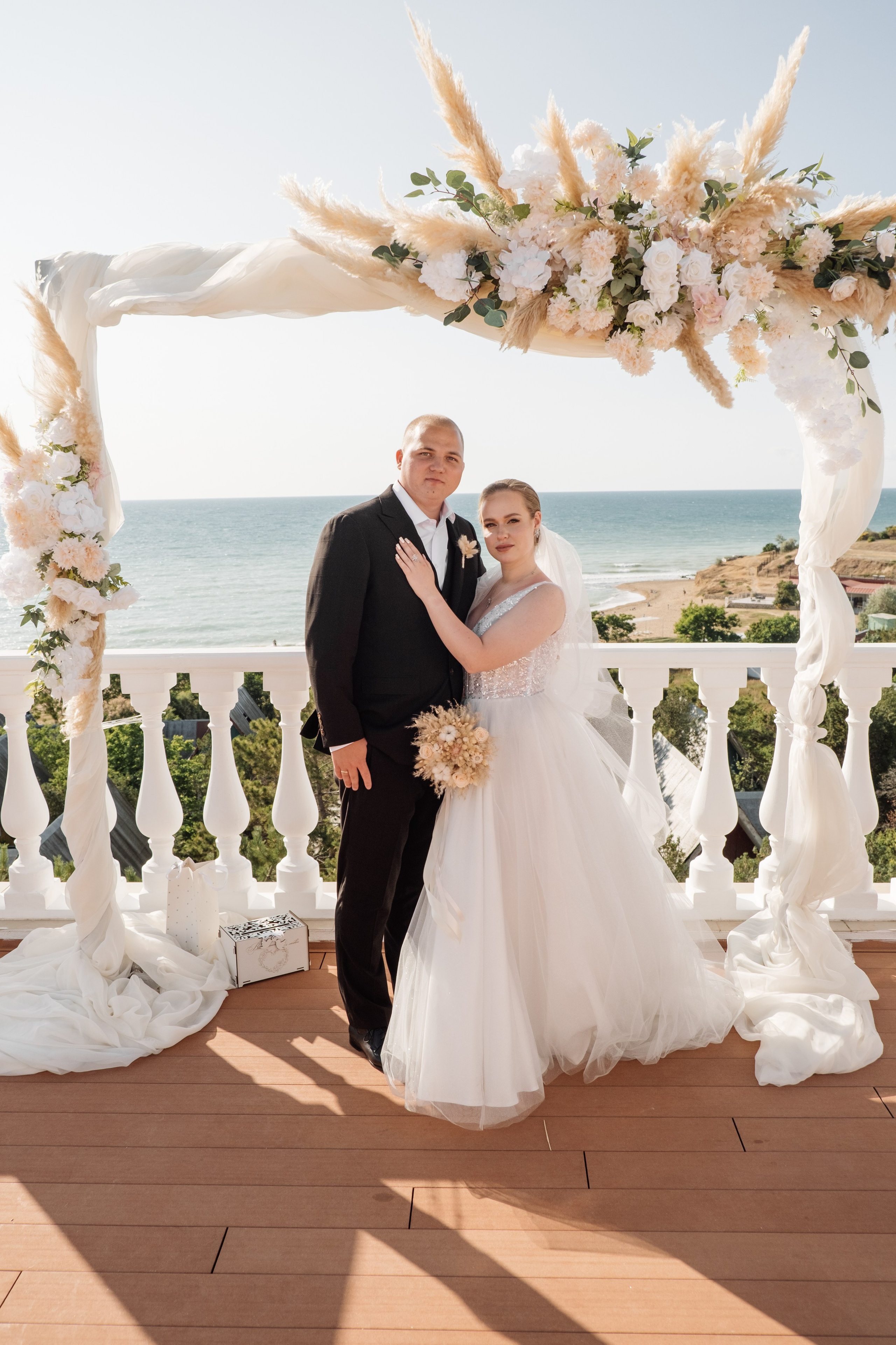 Свадебный ретопртаж. Профессиональная фотосъемка в Крыму. Натуральные эмоции и живые кадры. Забронируйте дату прямо сейчас!