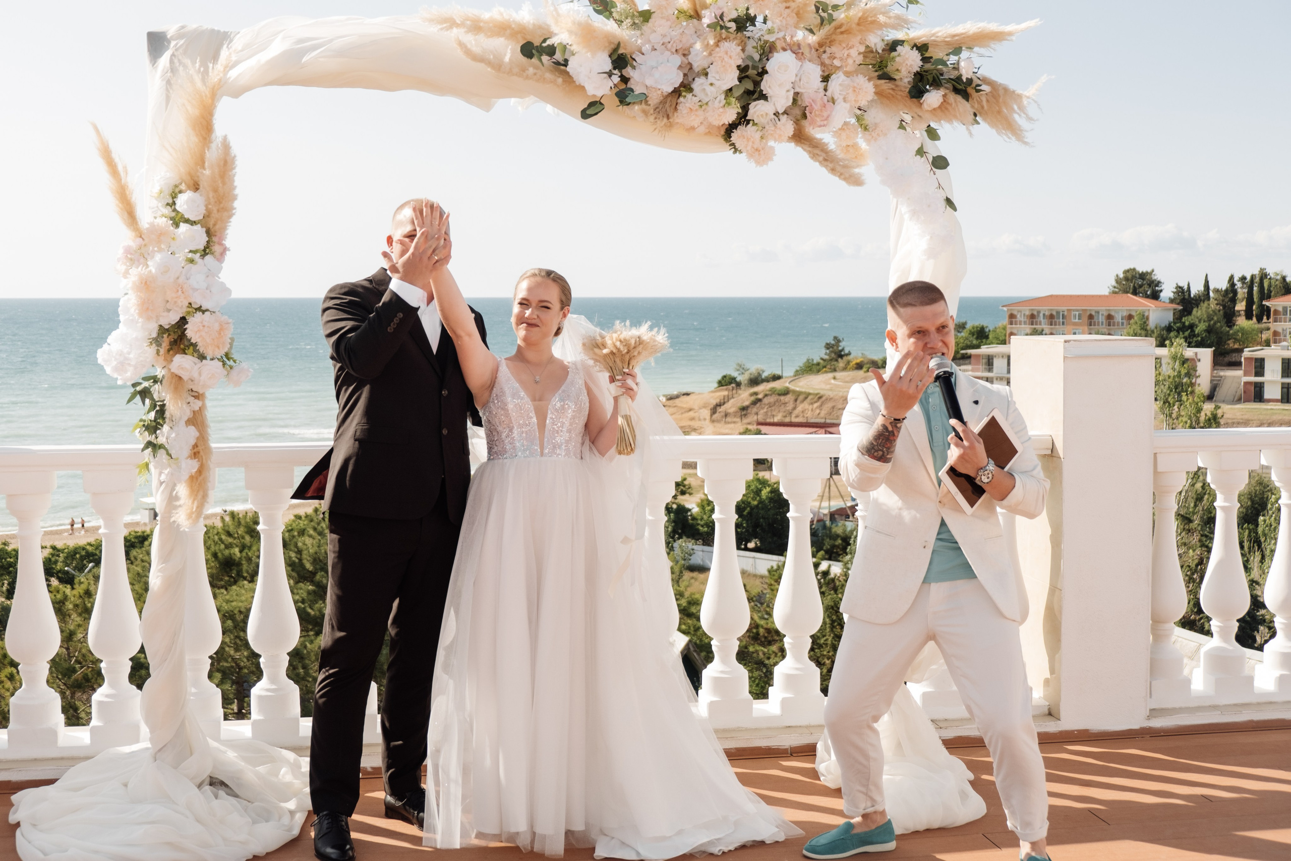 Свадебная фотосессия - выездная регистрация и банкет. Крым. Профессиональная фотосъемка в Крыму. Натуральные эмоции и живые кадры. Забронируйте дату прямо сейчас!