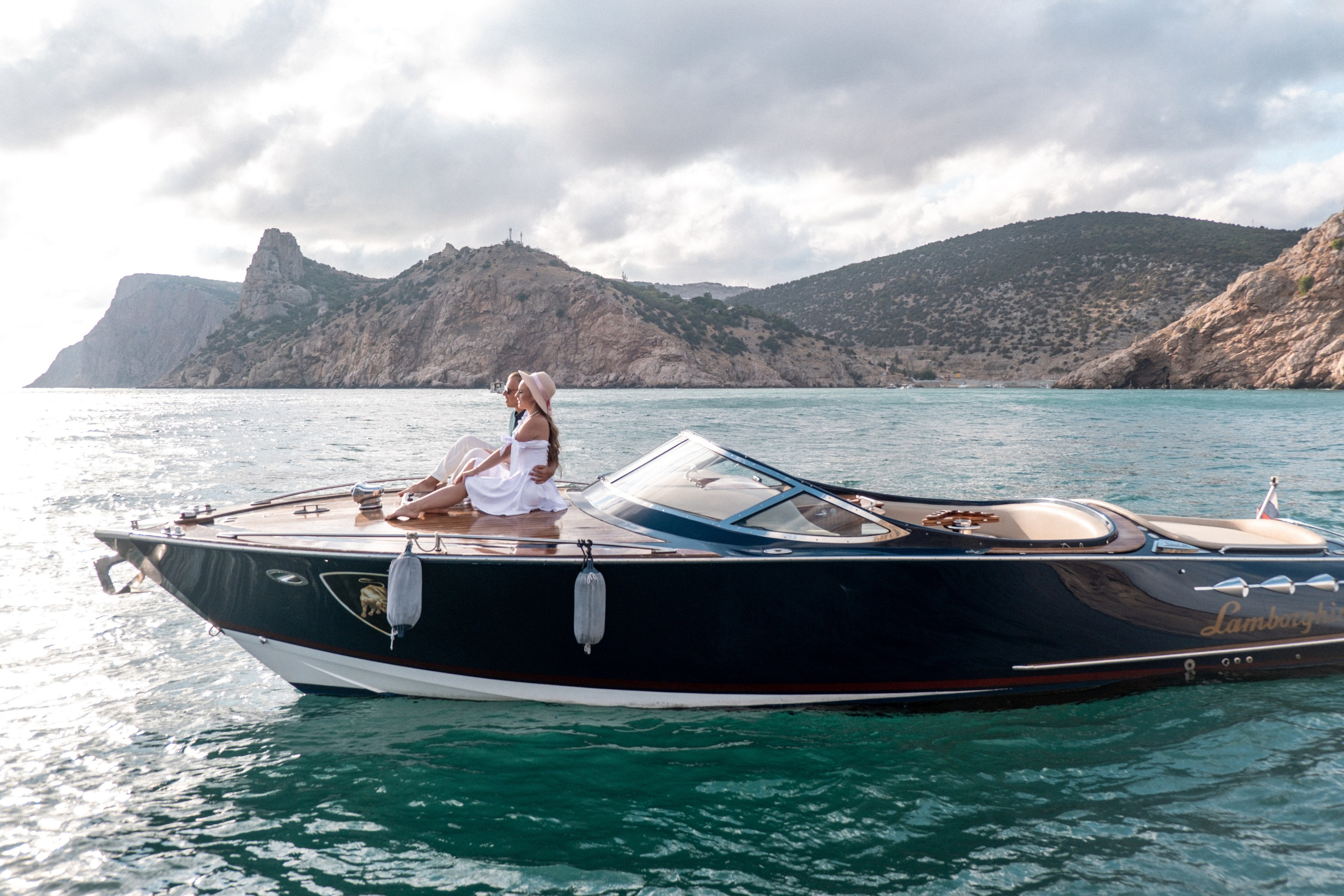 Фотосессия на катере Lamborghini в Балаклаве | Фотограф Илья Желдак. Свадебный фотограф и видеограф в Крыму! Ваш день будет незабываемым!