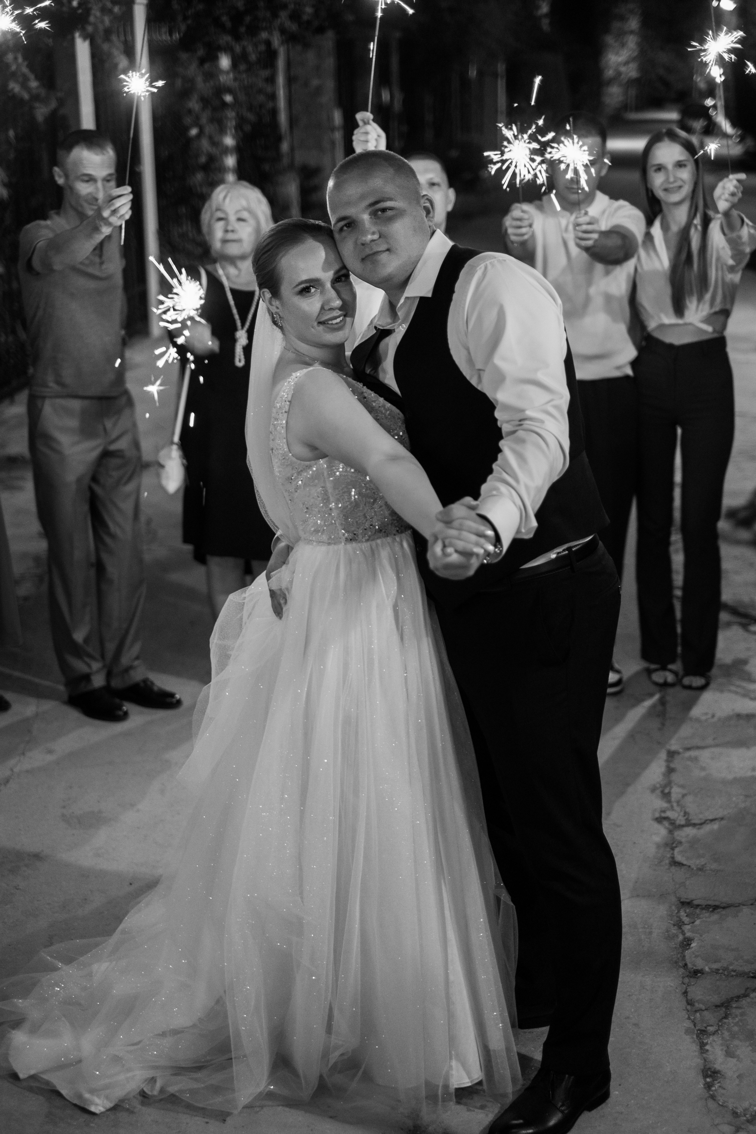 Свадебный ретопртаж. Профессиональная фотосъемка в Крыму. Натуральные эмоции и живые кадры. Забронируйте дату прямо сейчас!