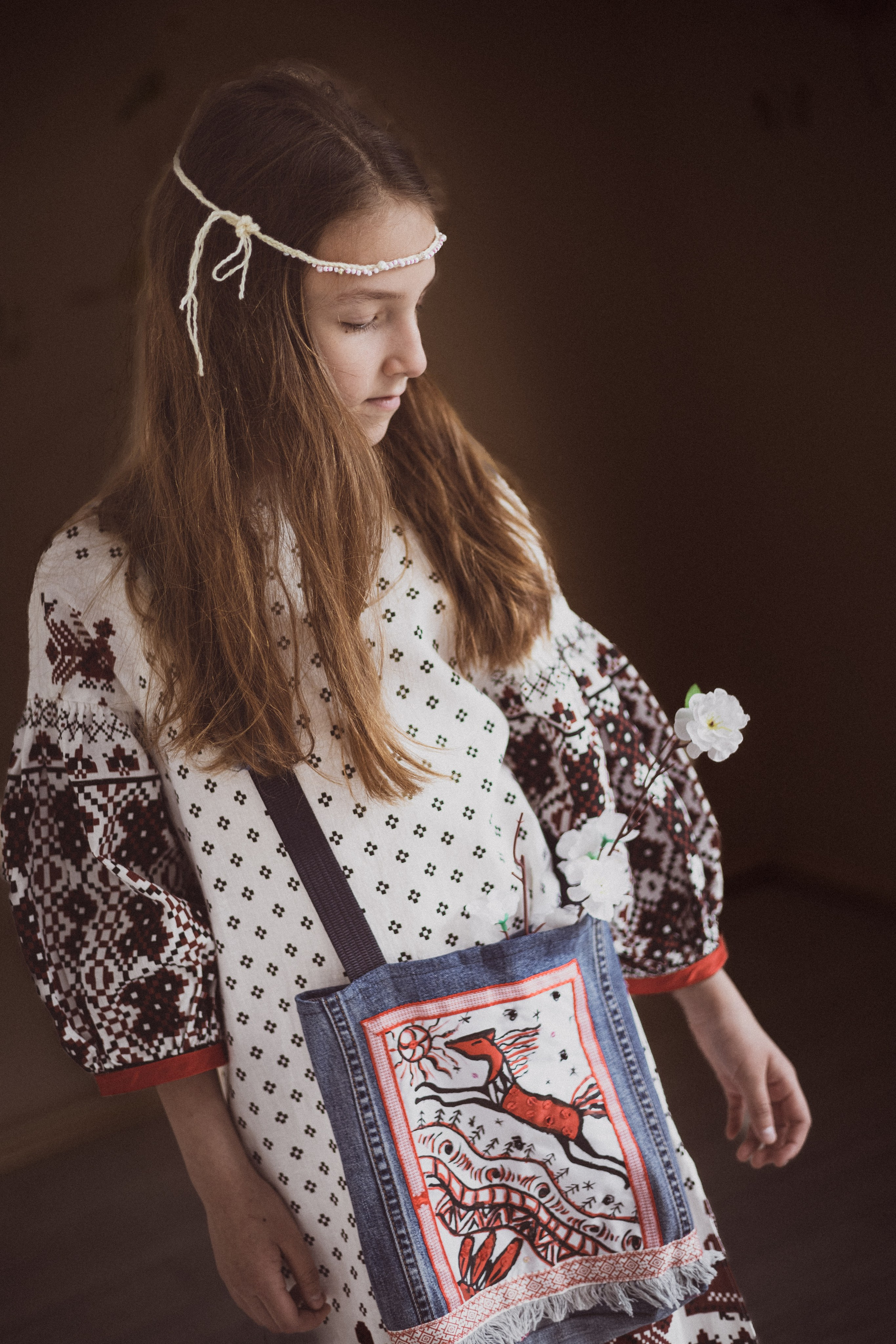 Сумки из денима с мезенской росписью своим руками в мастерской шитья и дизайна. Школа для девочек во Владивостоке — Само Совершенство