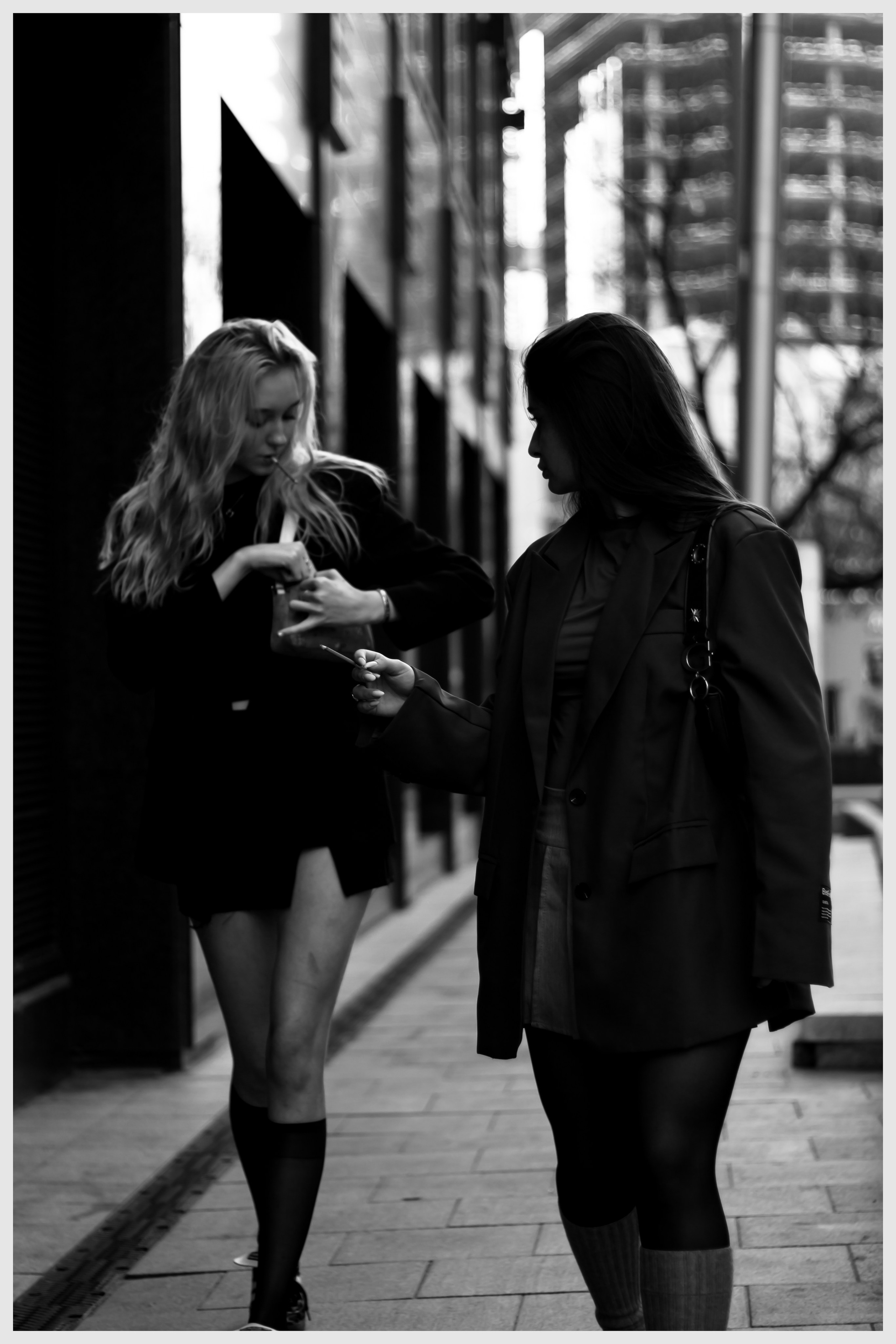 Уличная съемка — Стефани и Валерия. Портретный фотограф в Орле. Готовые фото за 3 дня! Помощь в позировании. Советы по организации