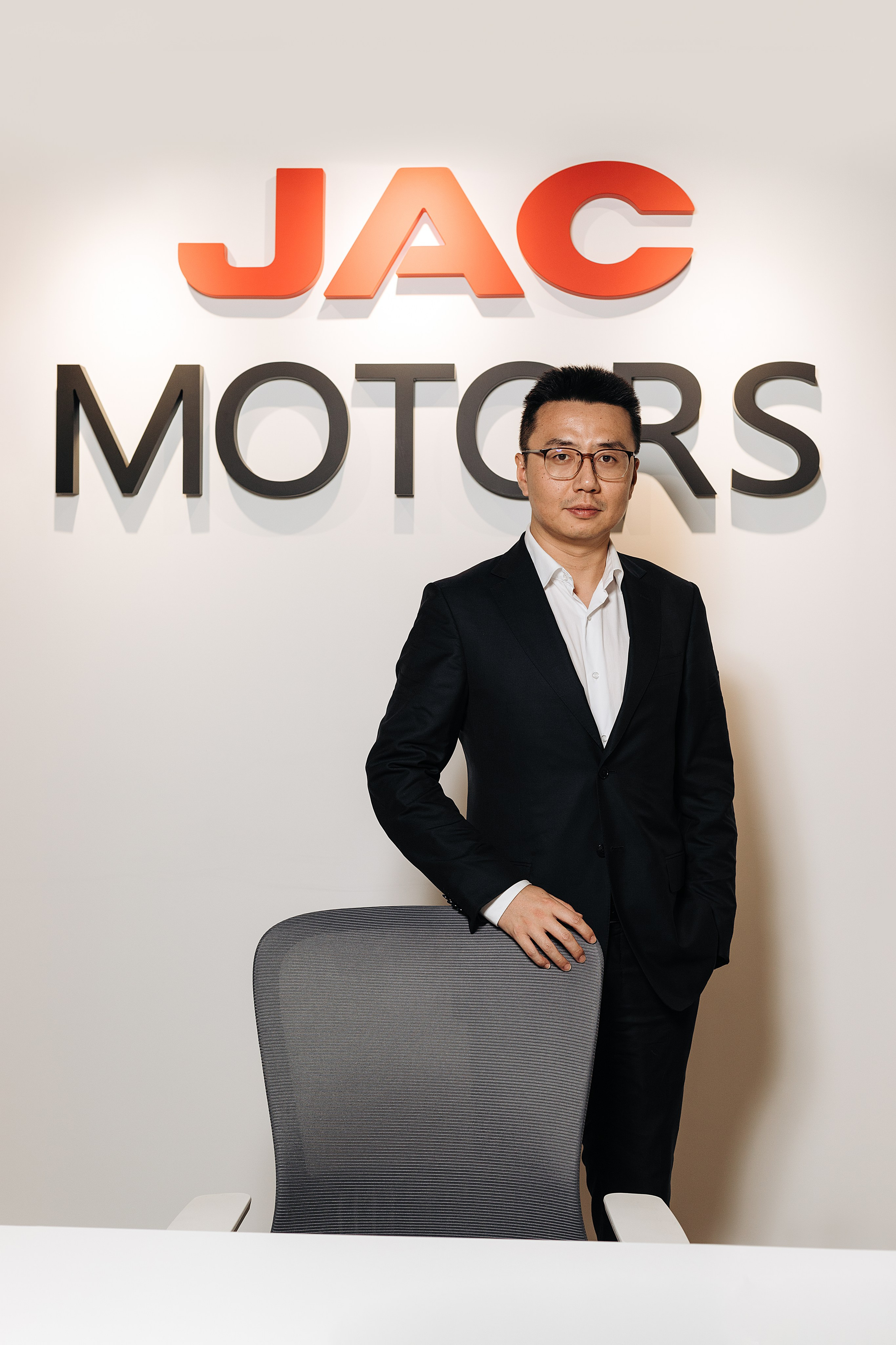 Компания JAC MOTORS. портреты для публикаций. Портретный фотограф в Москве и МО Зимина Татьяна