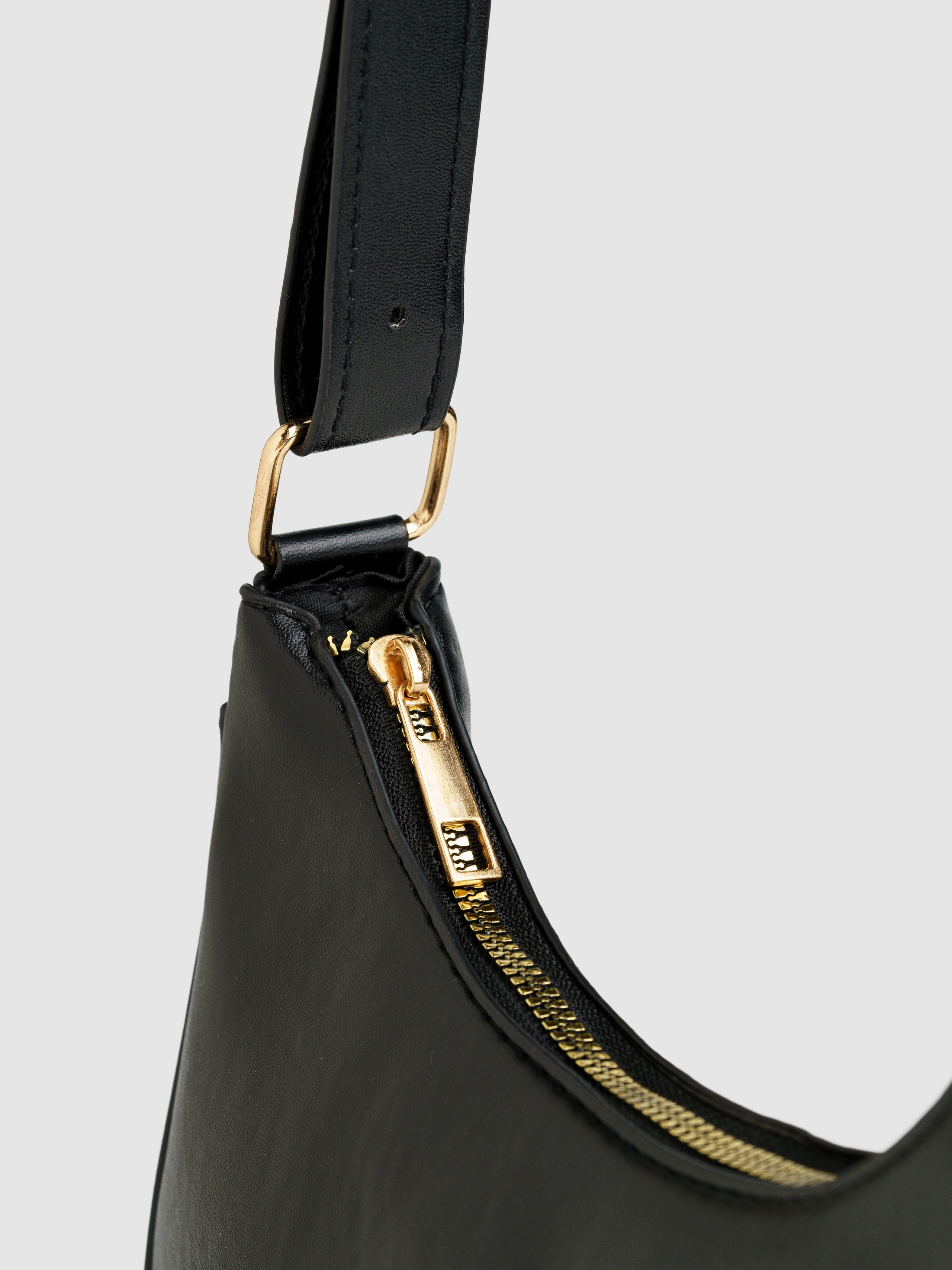 Предметная съемка сумок. KED Production — продакшн из СПб. Создаём фото, видео и контент, который помогает брендам и селлерам продавать больше