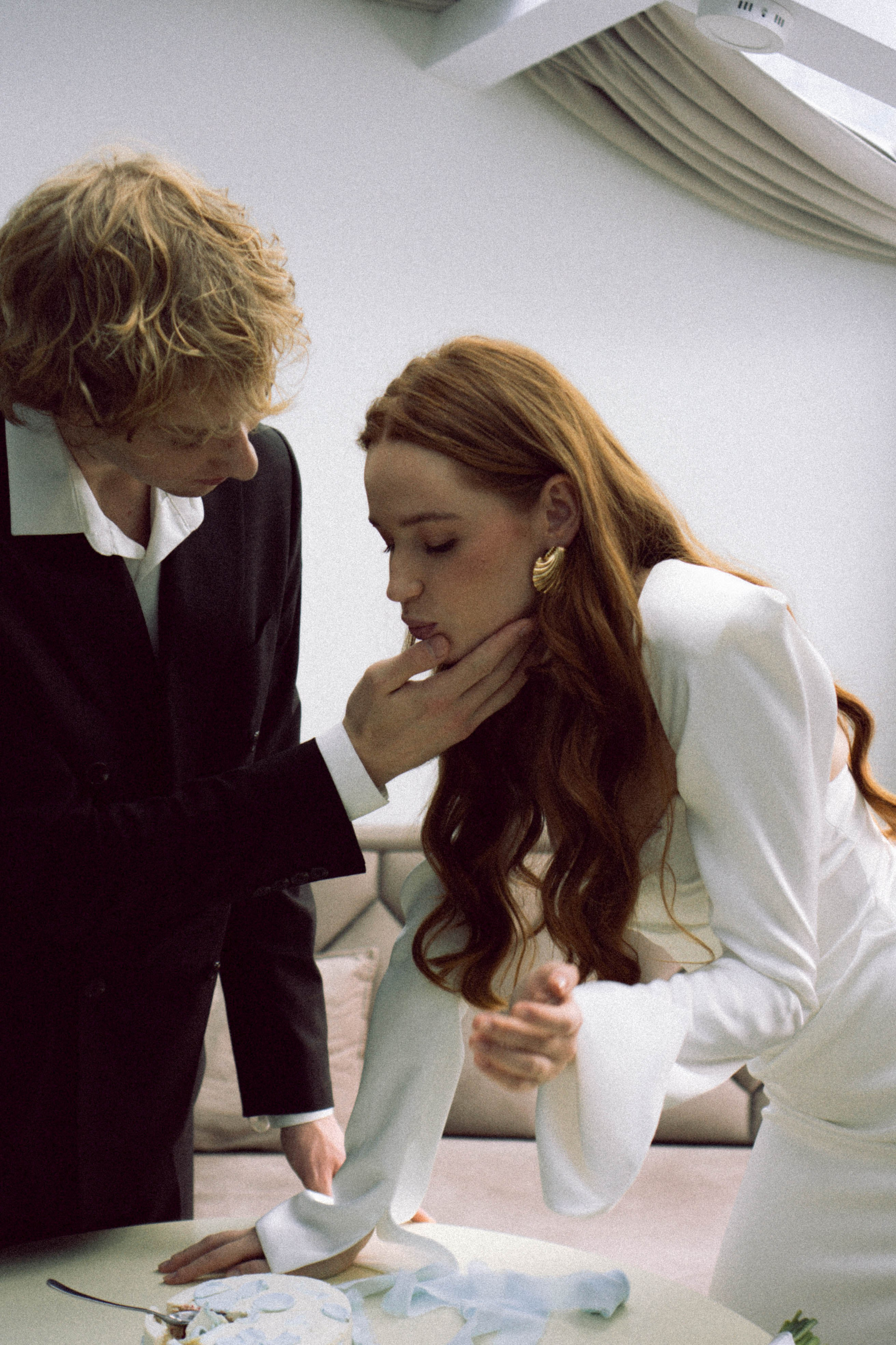 СВАДЕБНАЯ СЬЕМКА В ОТЕЛЕ. СБОРЫ ЖЕНИХА И НЕВЕСТЫ И ТАКЖЕ ТОР И ПОДГОТОВКА К ПРОГУЛКЕ. Профессиональный фотограф, Санкт-Петербург — Виктория Богомолова