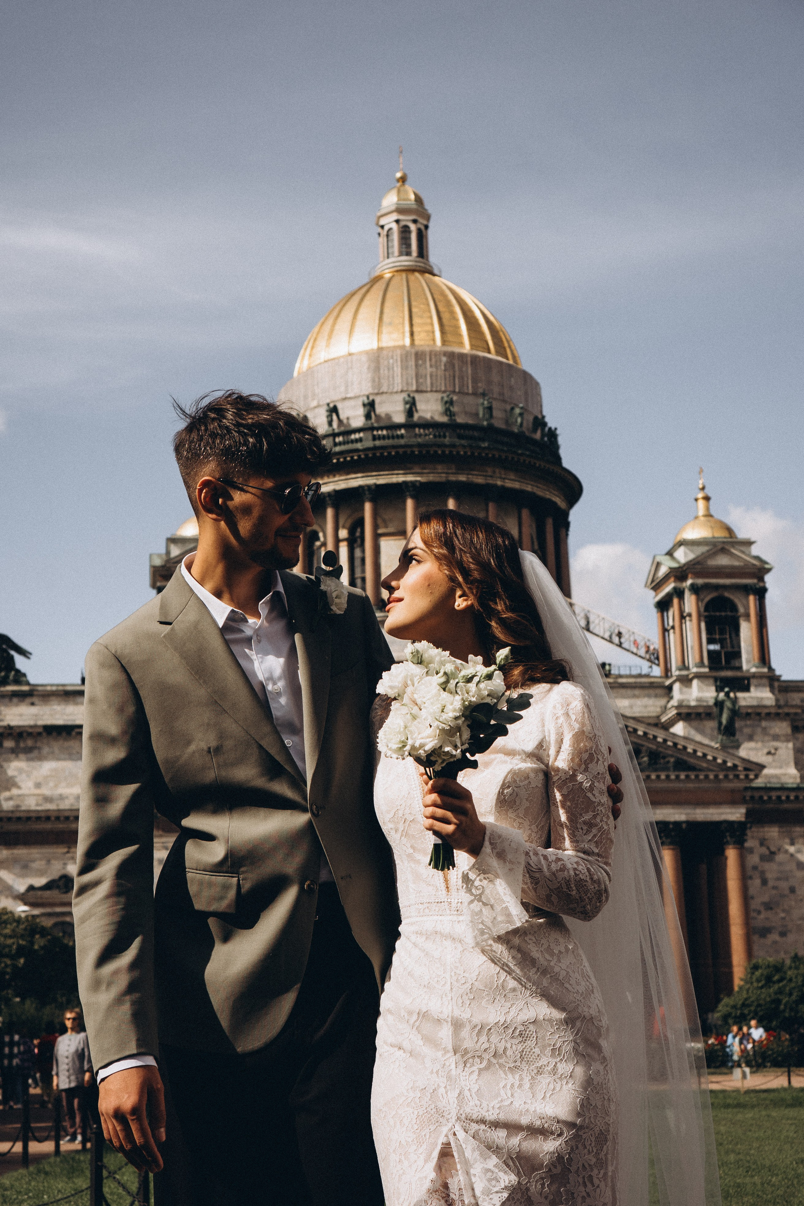 СВАДЕБНАЯ ПРОГУЛКА ВОЗЕ ИСАИКЕВСКОГО СОБОРА АСТОРИИ И ЗАКОНОДАЛЕТНОГО СОБРАНИЯ. Профессиональный фотограф, Санкт-Петербург — Виктория Богомолова