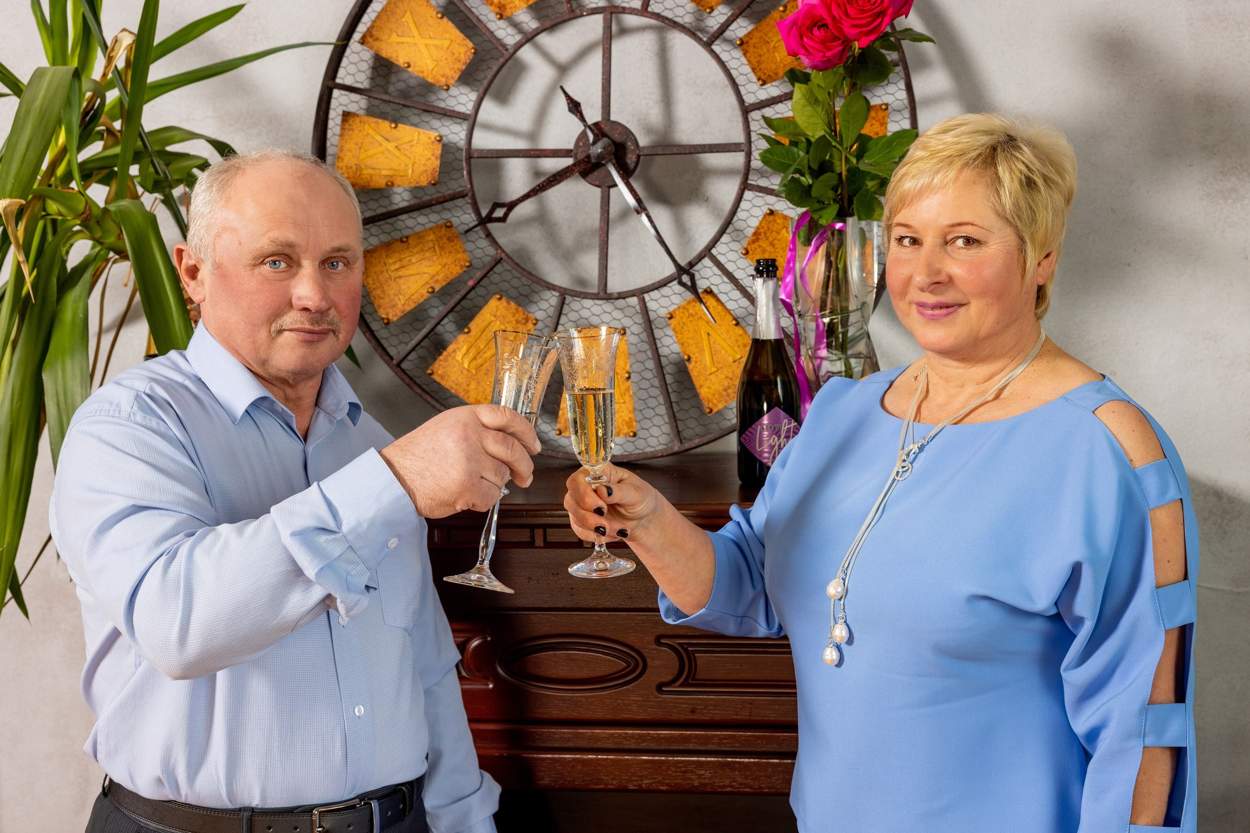 Семья в РУМ35 (зал с библиотекой и камином). Фотограф в Туле Крупский АнДРей. Фотостудия «КАДР71» в Туле