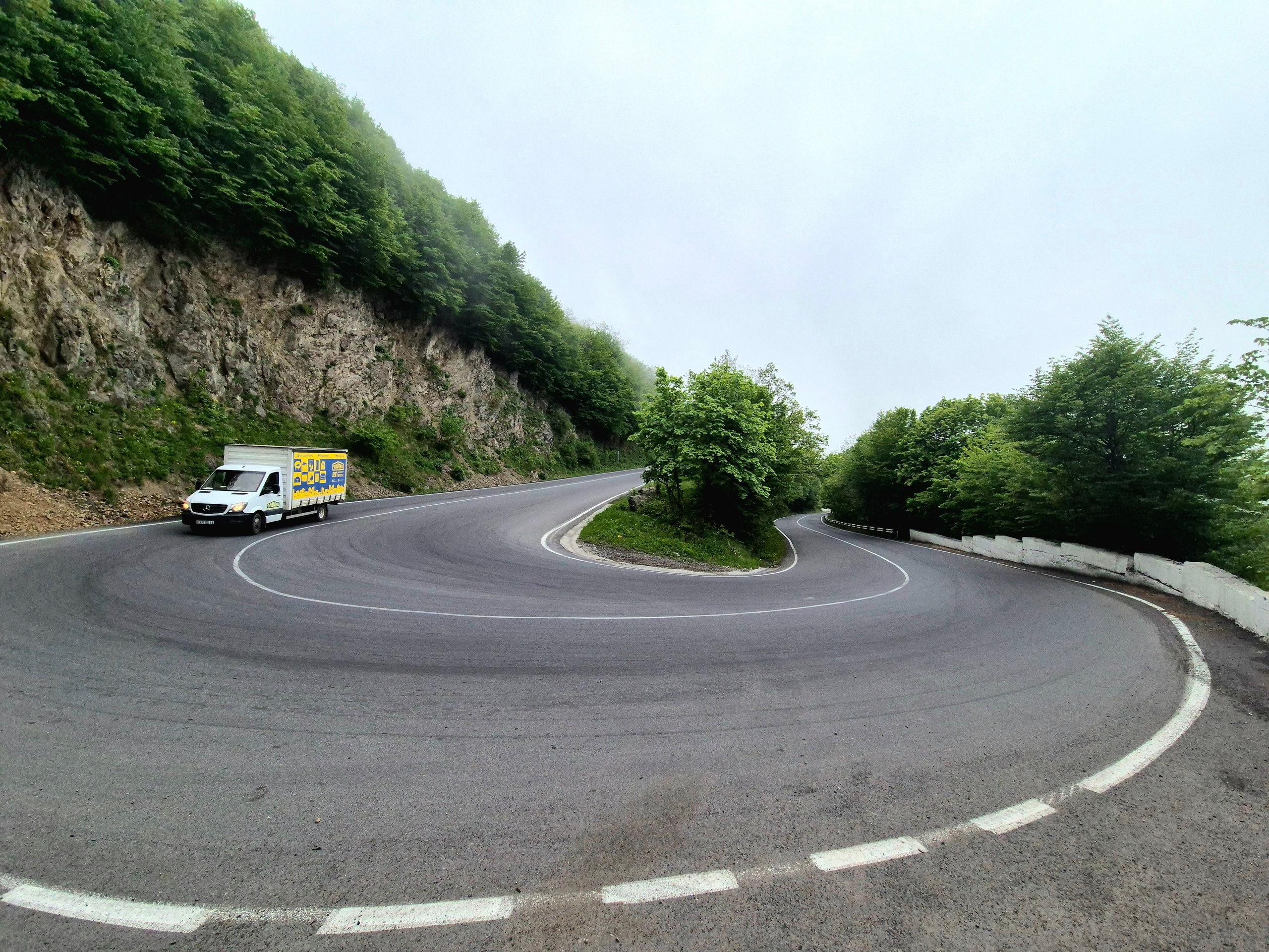 Остудившись и взбодрившись двинули по живописнейшей туманной дороге в Дилижан и дальше