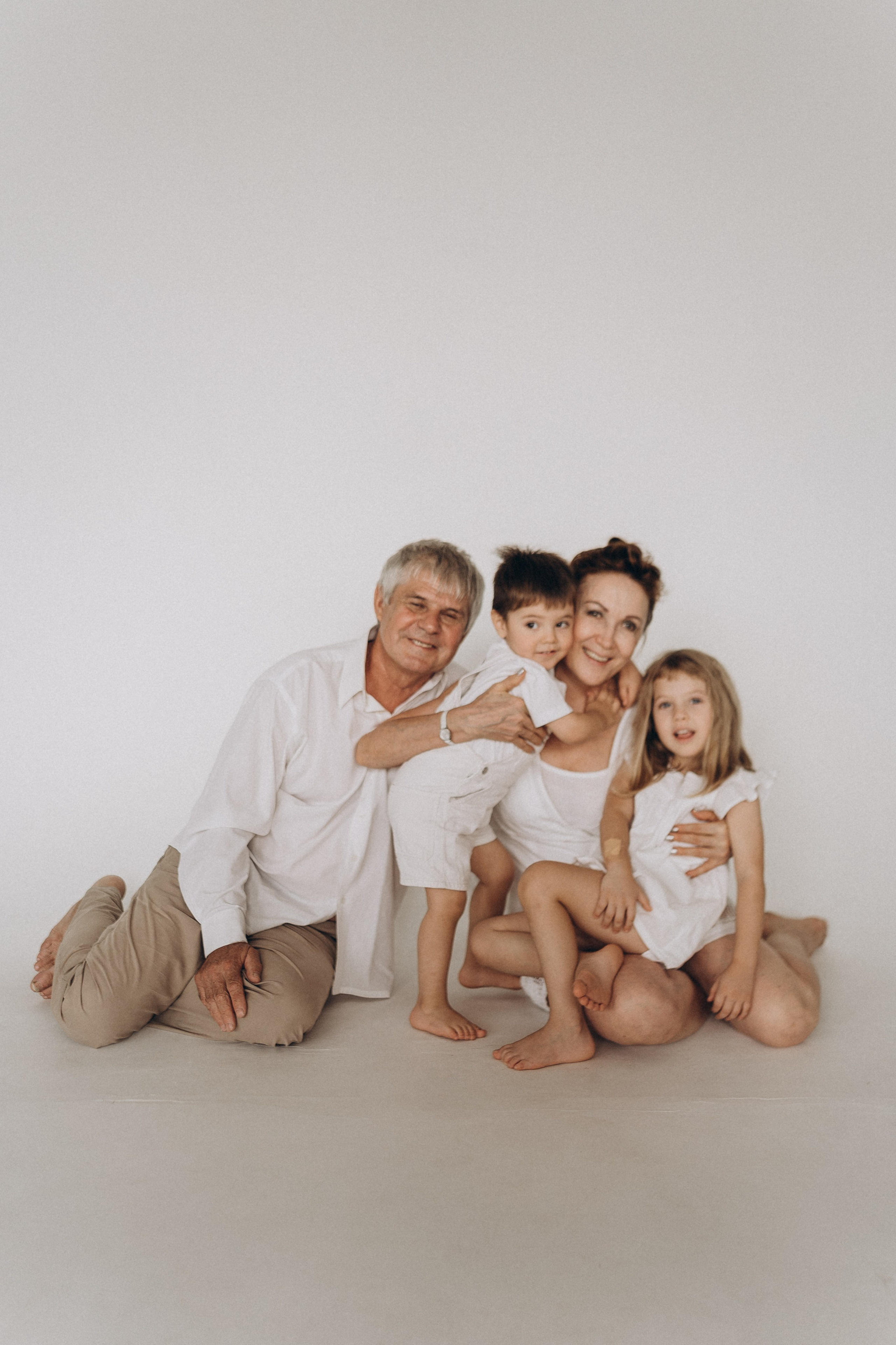 Лиам, Мила, Диана и родители. Семейный и домашний фотограф в Уфе Ирина Гарасюта