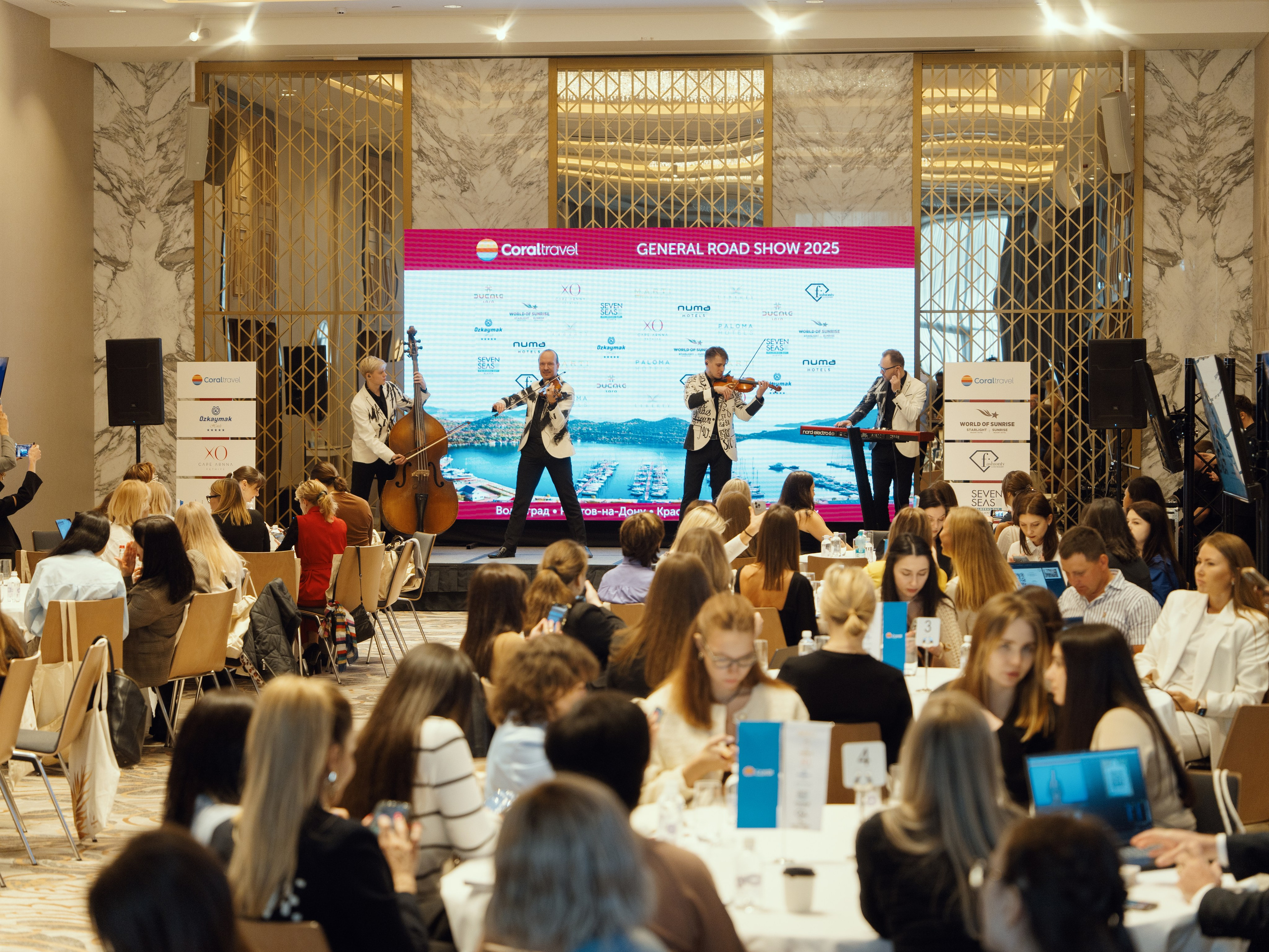 Coral Travel (road show). ФОТОГРАФ ИВАН СЕЛИВАНОВ