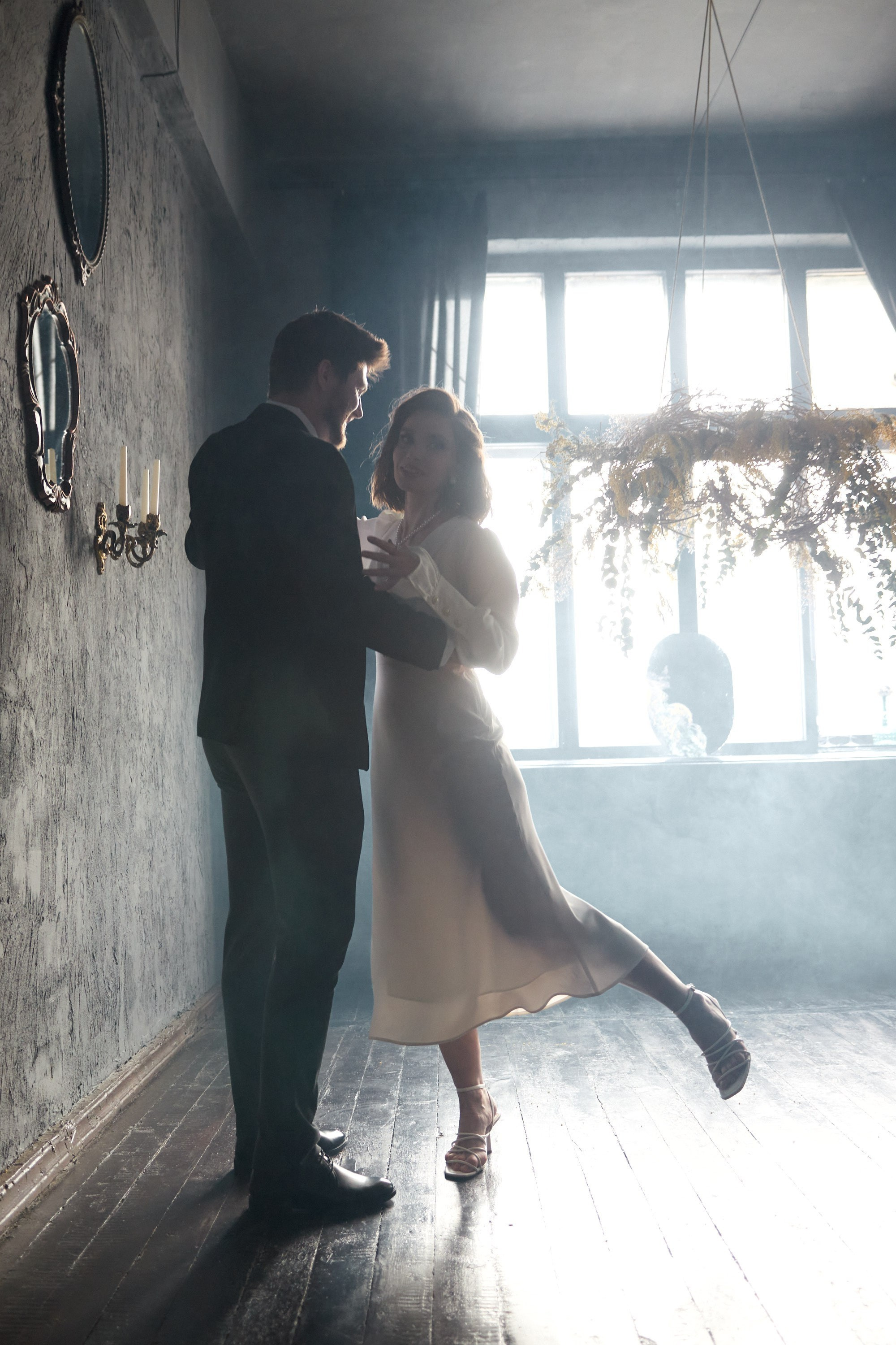 Свадебная фотосессия с борзыми в фотостудии