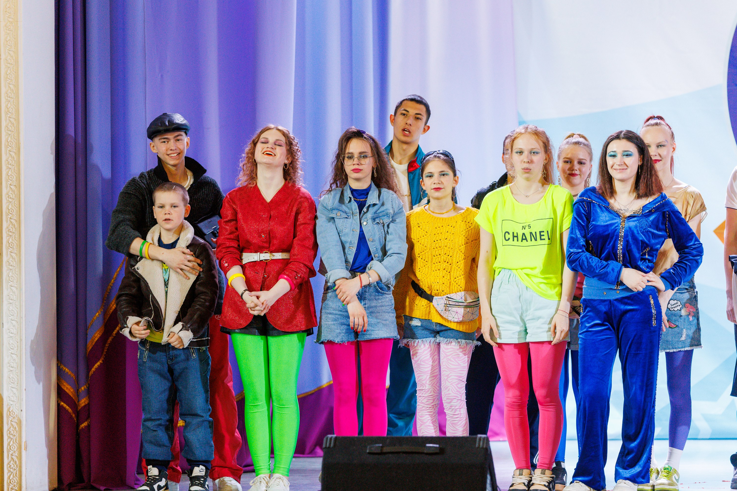 Школьный КВН в Томари. Свадебный, семейный и репортажный фотограф в Южно-Сахалинске Артур Петросян