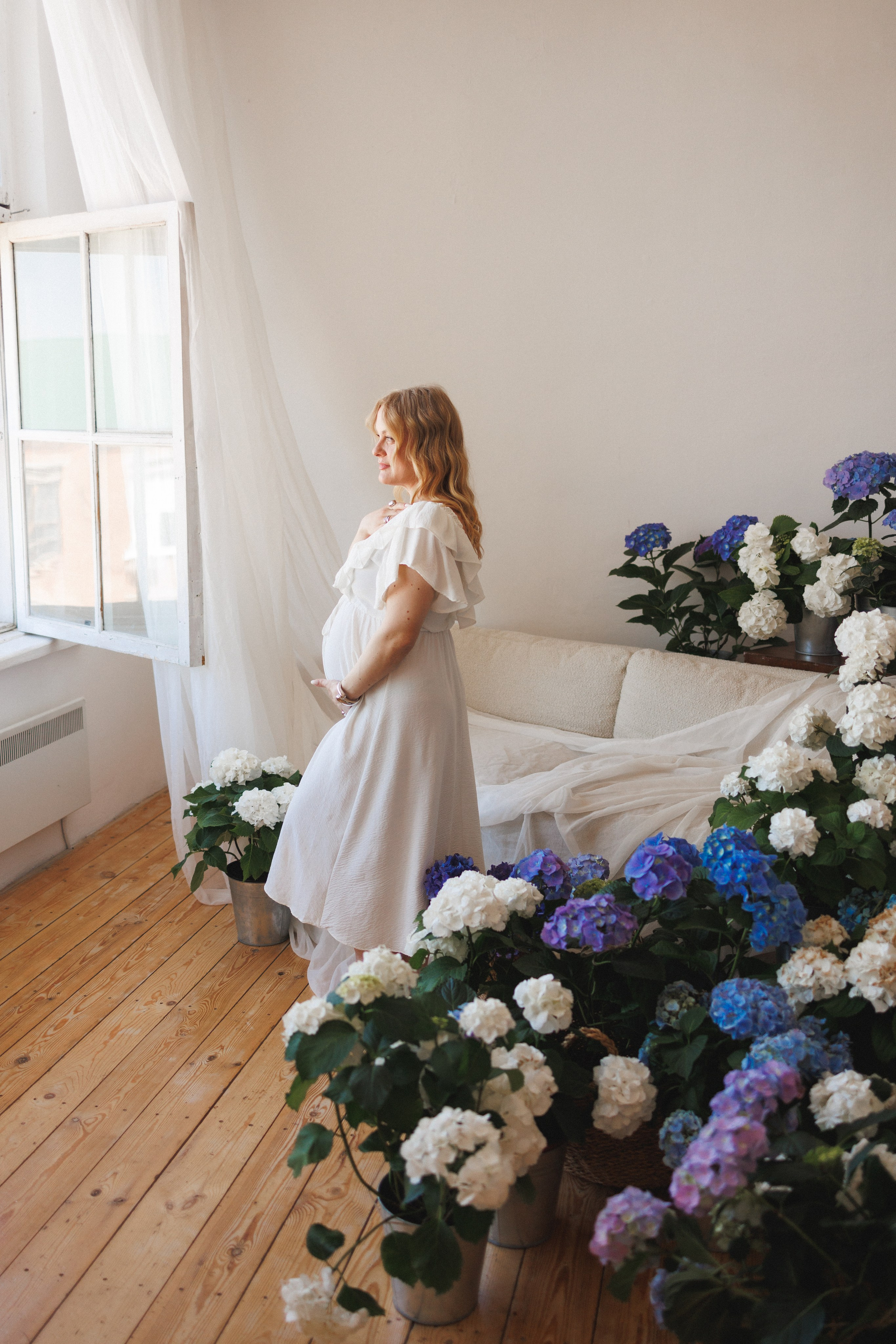 Фотосессия с живыми цветами Гортензии в фотостудии Space JOBS, город Краснодар. Семейный и детский фотограф в Краснодаре Анна Трашкова
