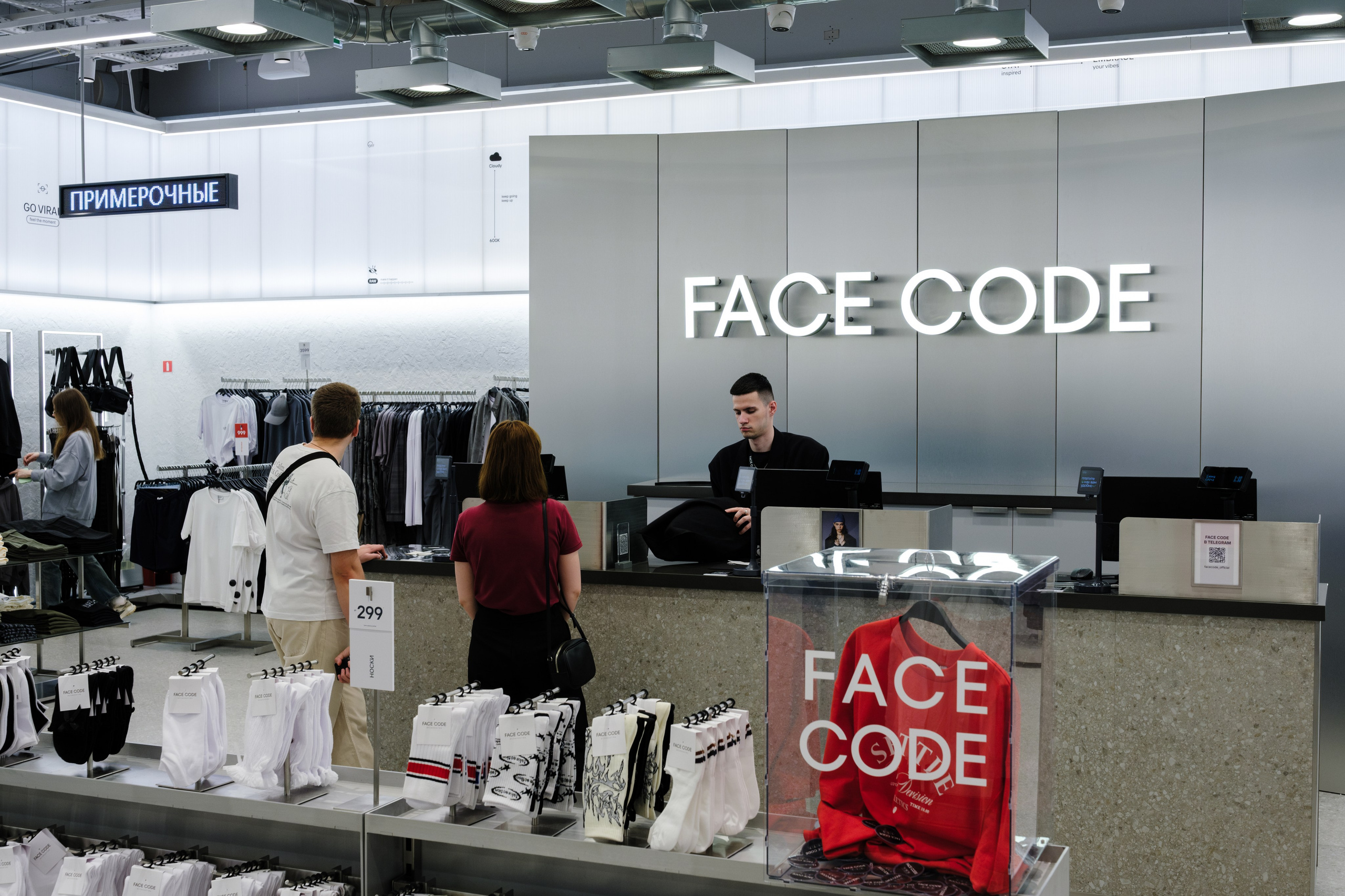 Открытие FACECODE. Репортажный и портретный фотограф в Москве Илья Спиридонов