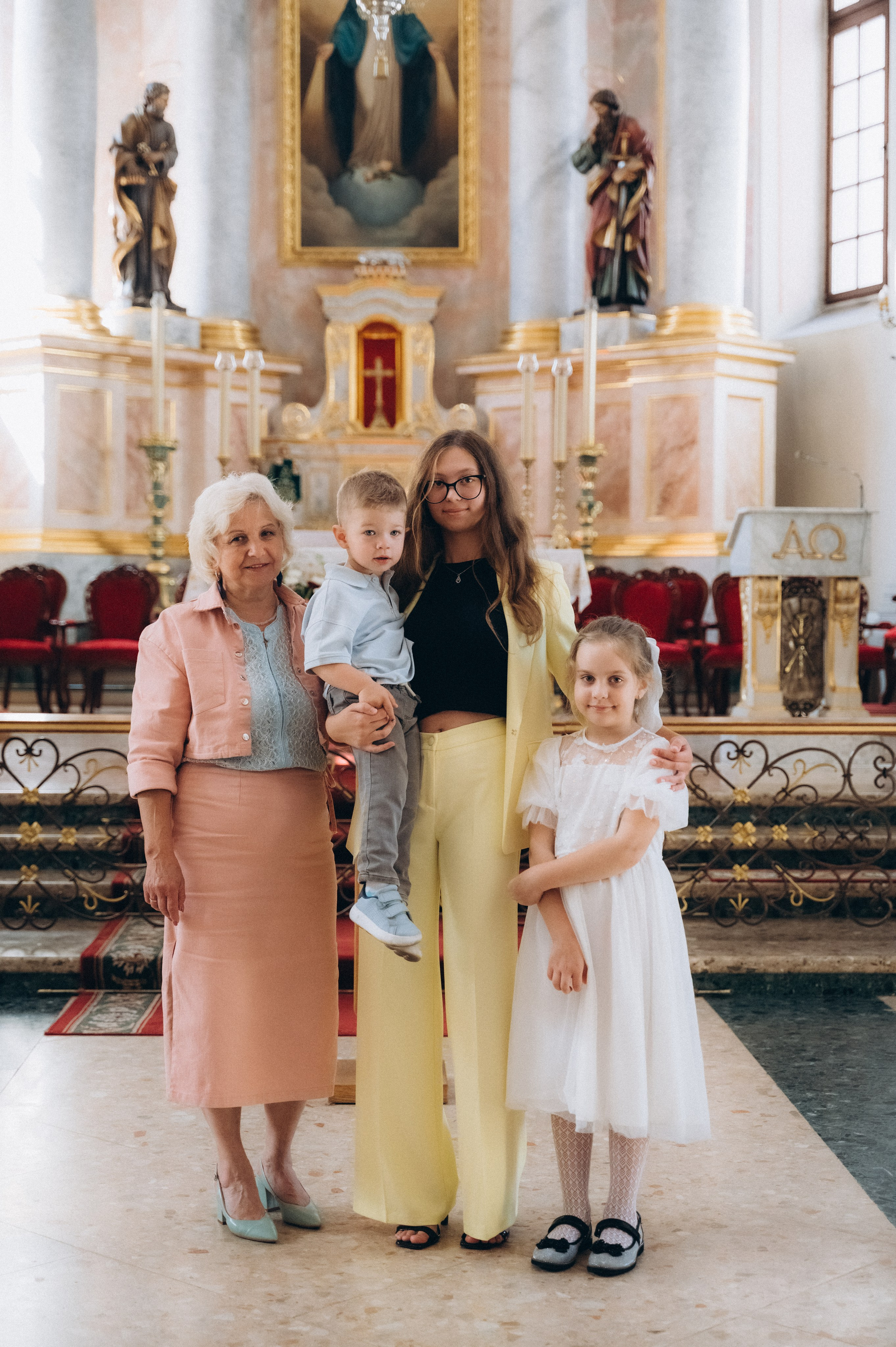 Крещение Василисы Архикафедральный костел Имени Пресвятой Девы Марии. Семейный фотограф в Минске Дарья Дреко
