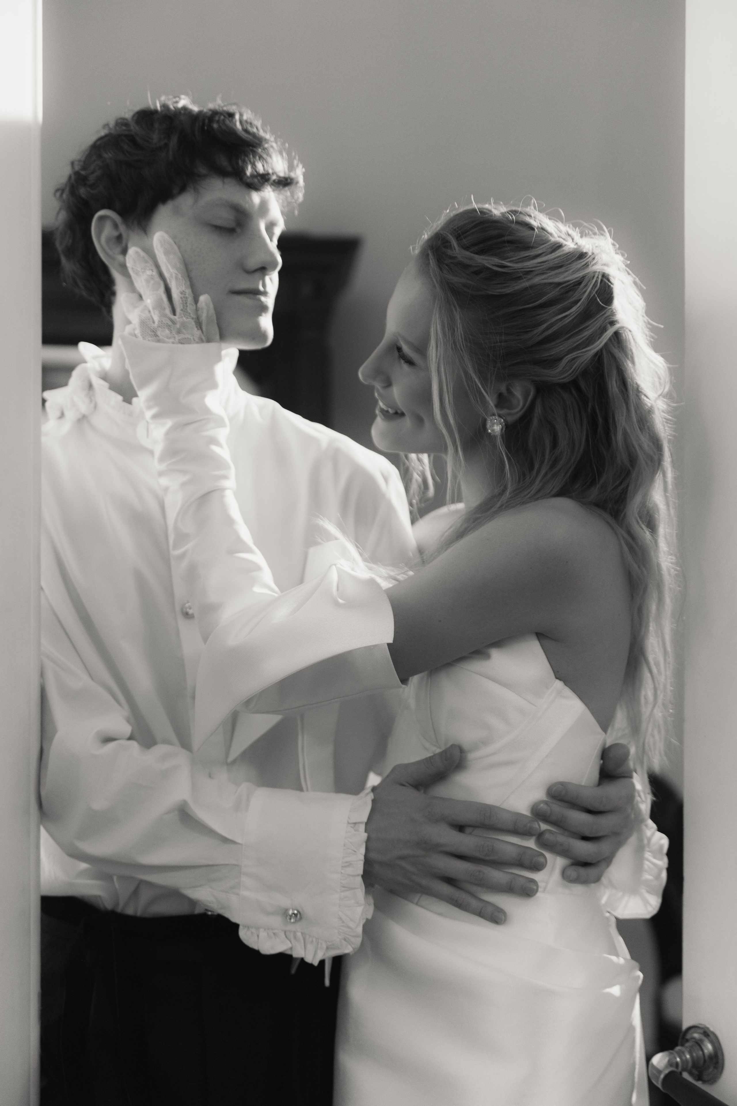 Свадебная съемка в исторической квартире на Чистых прудах. Ярослава Ерина — свадебный фотограф в Москве