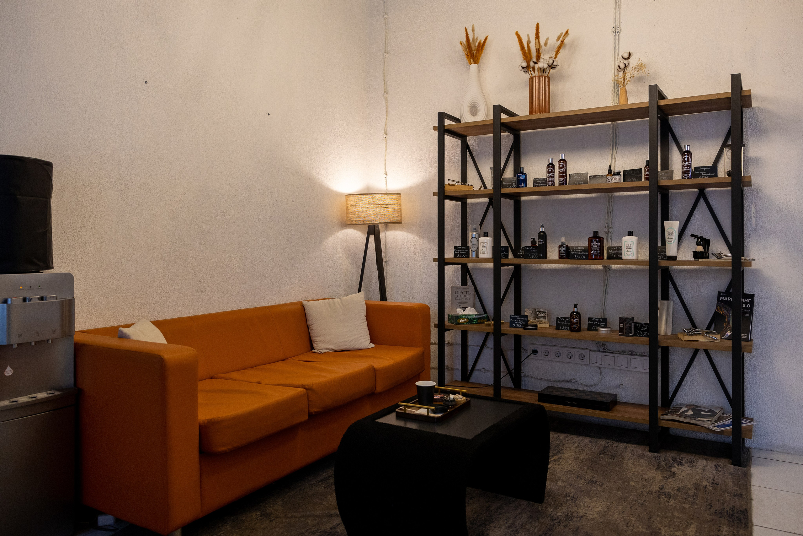 Барбершоп Jet Black 2. Репортажный фотограф Санкт-Петербург | Роман Карбышев